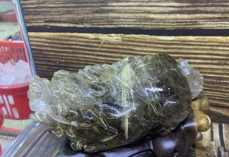 Phật Di Lặc thạch anh tóc vàng thu hút may mắn và tài lộc