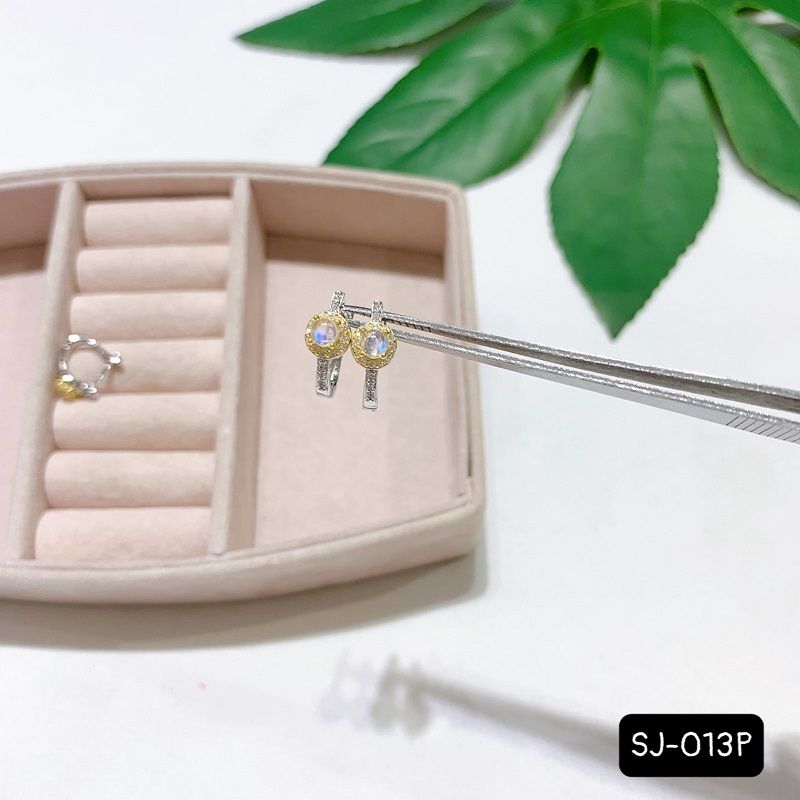 Bong_tai_da_Moonstone.