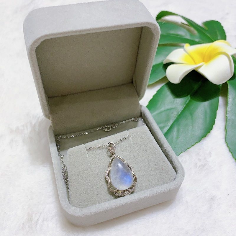 day_chuyen_da_Moonston