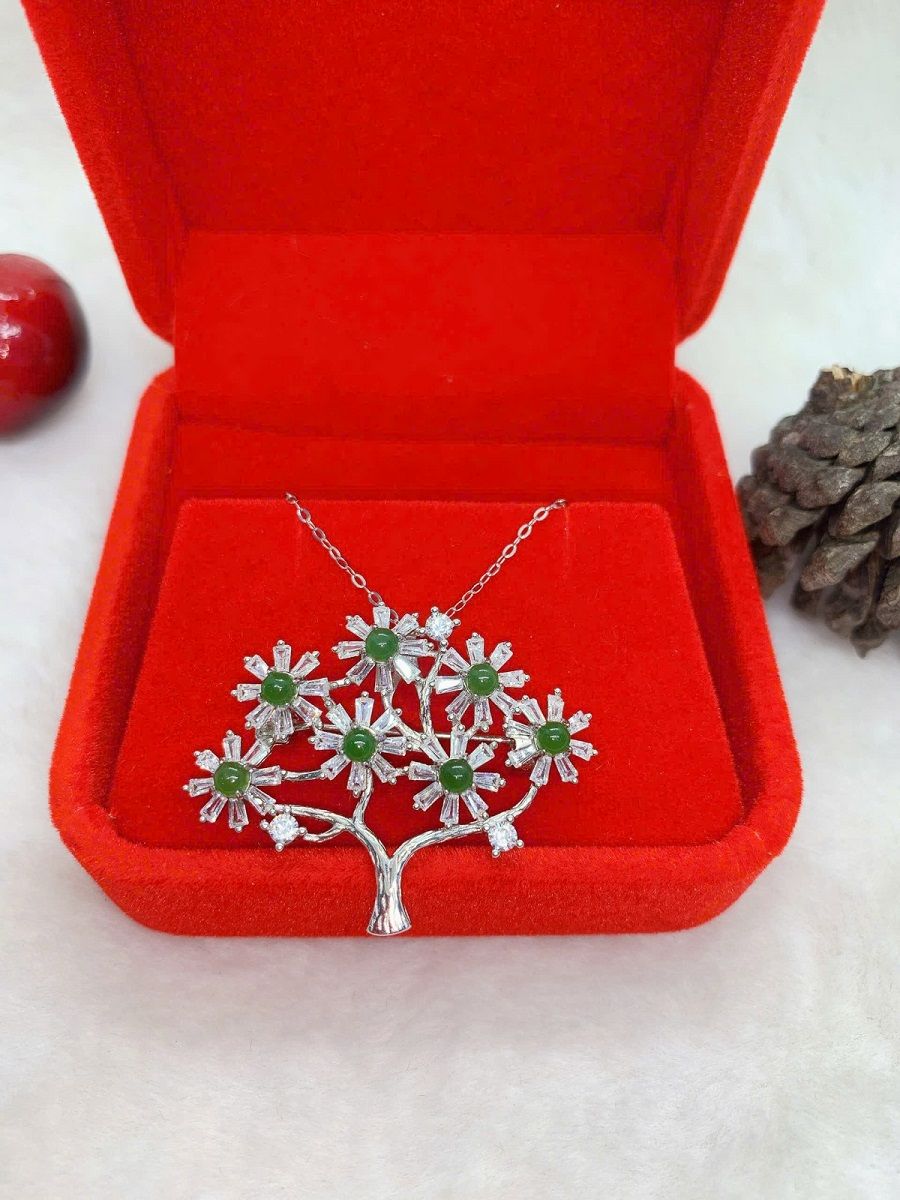 mat_day_chuyen_ngoc_bich