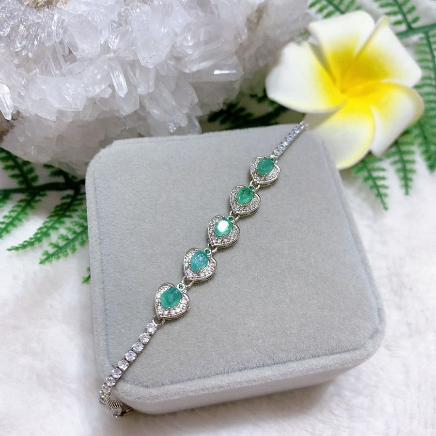 Trang_suc_da_Emerald_2