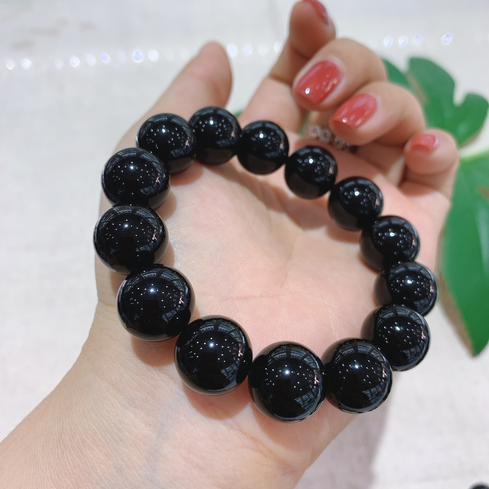 Chuỗi Đeo Tay Thạch Anh Đen Size 14mm