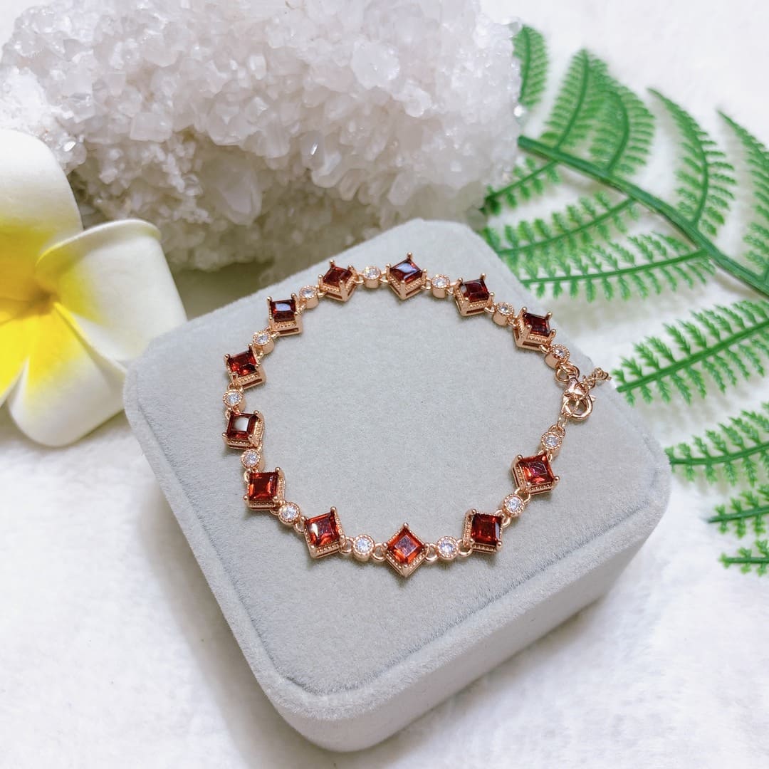 Lắc Tay Đá Garnet Đỏ 4mm Bạc 925 - BGN13