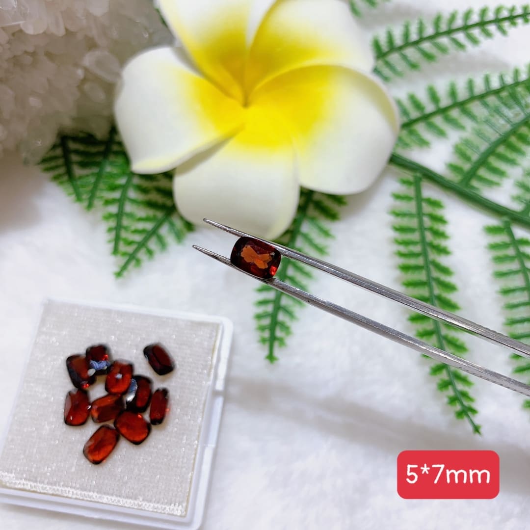 Mặt Đá Garnet Đỏ 5A Cus Chữ Nhật Size 5*7mm