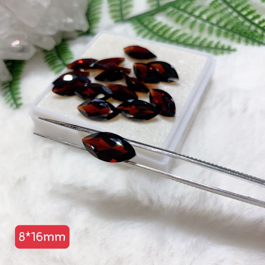 Mặt Đá Garnet Đỏ 5A Hình Thoi Size 8*16mm