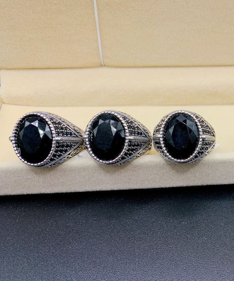 Nhẫn nam bạc Thái chạm khắc đính đá Onyx đen 