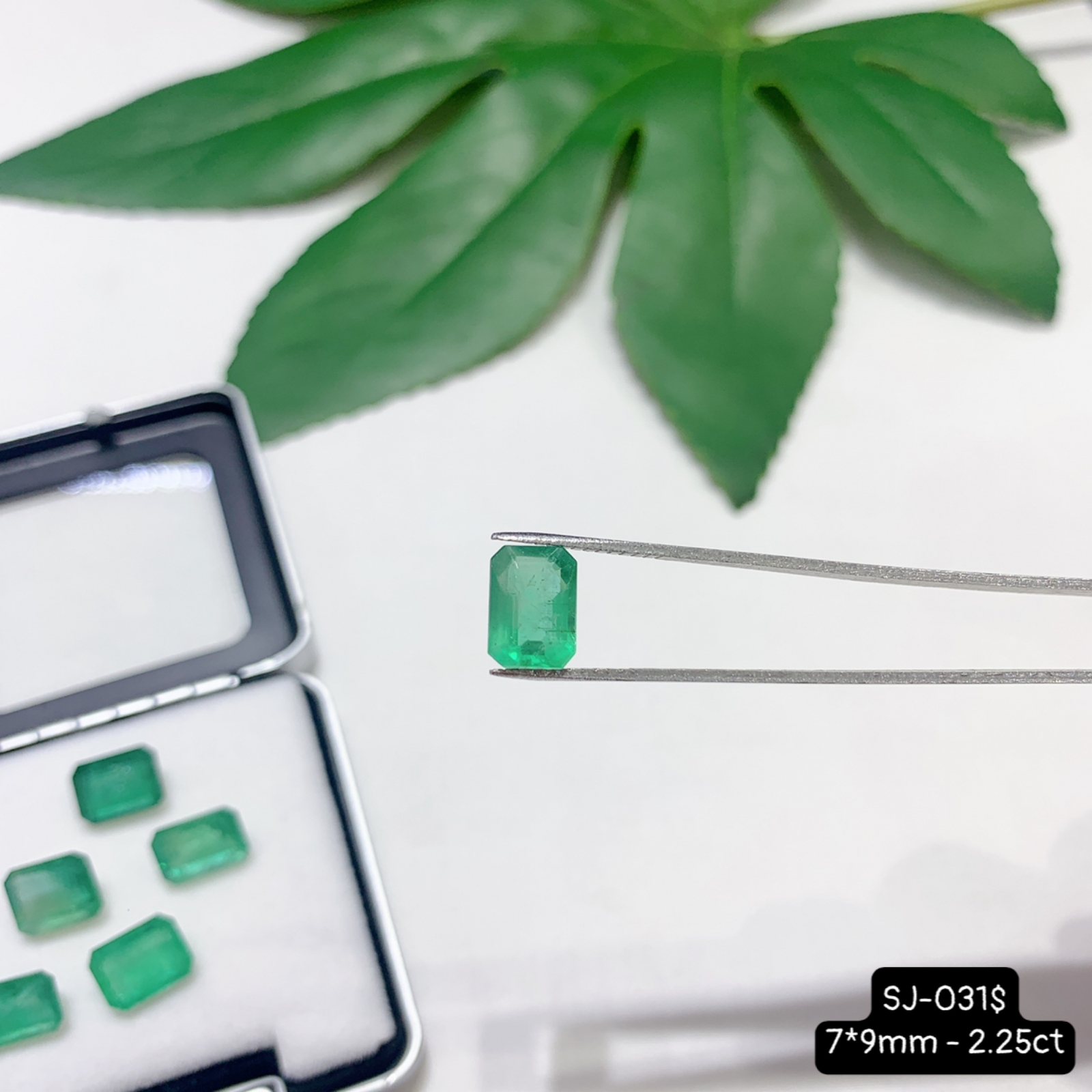 Mặt Đá Emerald 4A Xanh Lục Bảo Hình Chữ Nhật Size 7*9mm