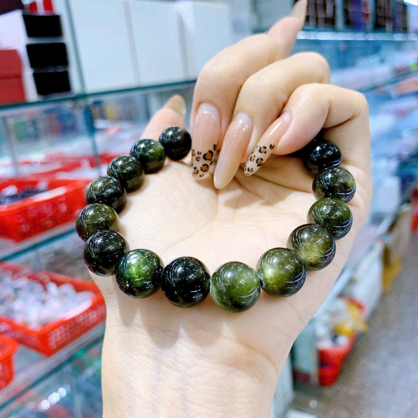 Vòng đá Sapphire thiên nhiên ánh titan cao cấp 12mm 