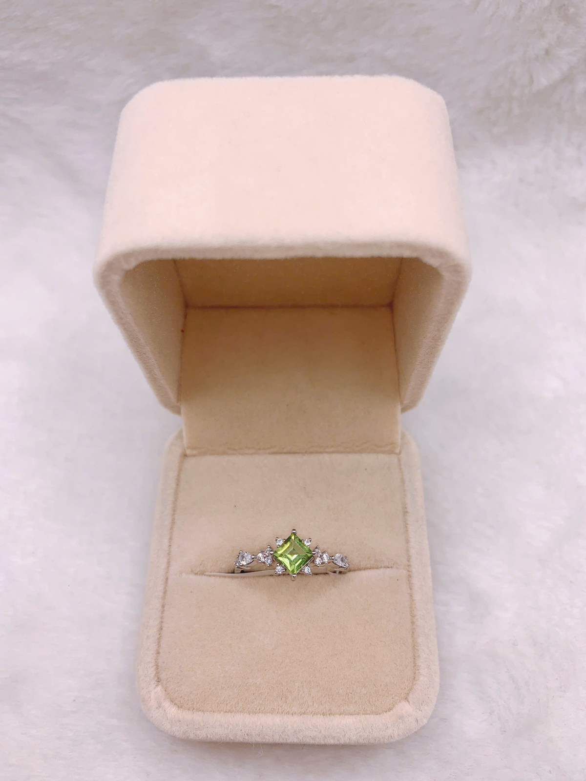 Nhẫn Đá Peridot Bạc 925 - RPR107