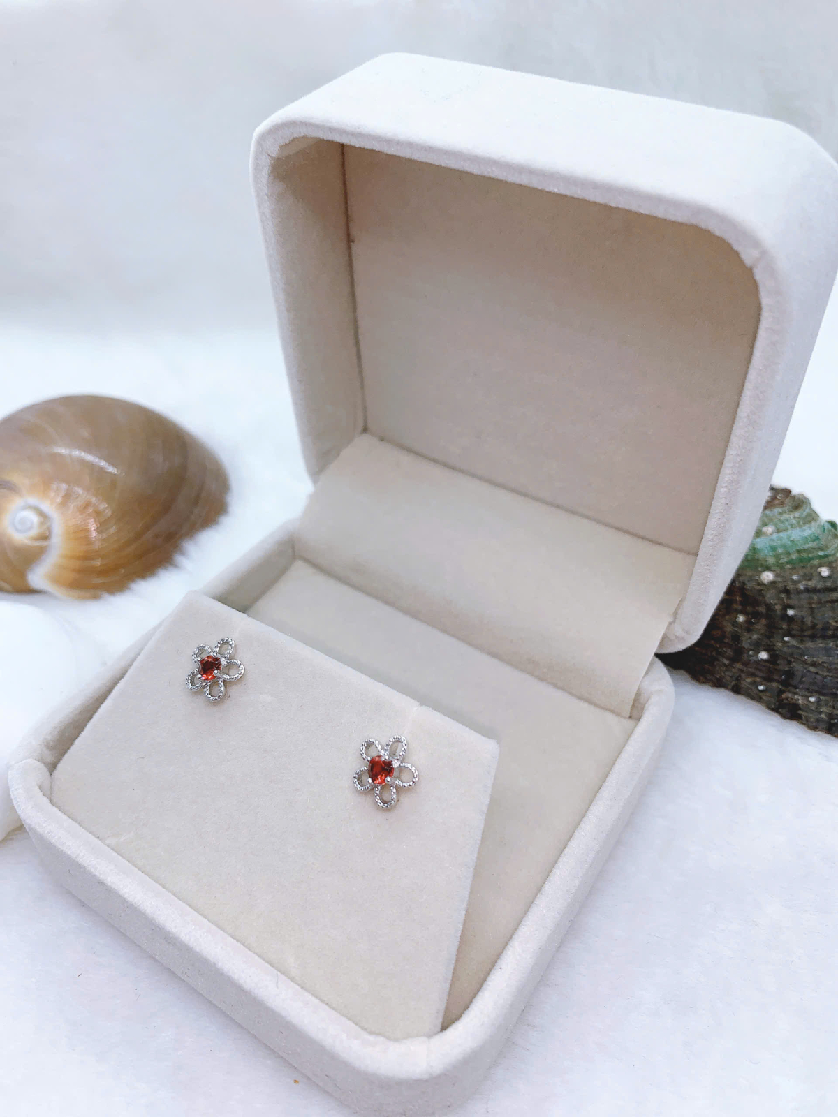 Hoa Tai Đá Garnet Bạc 925 - EGN79