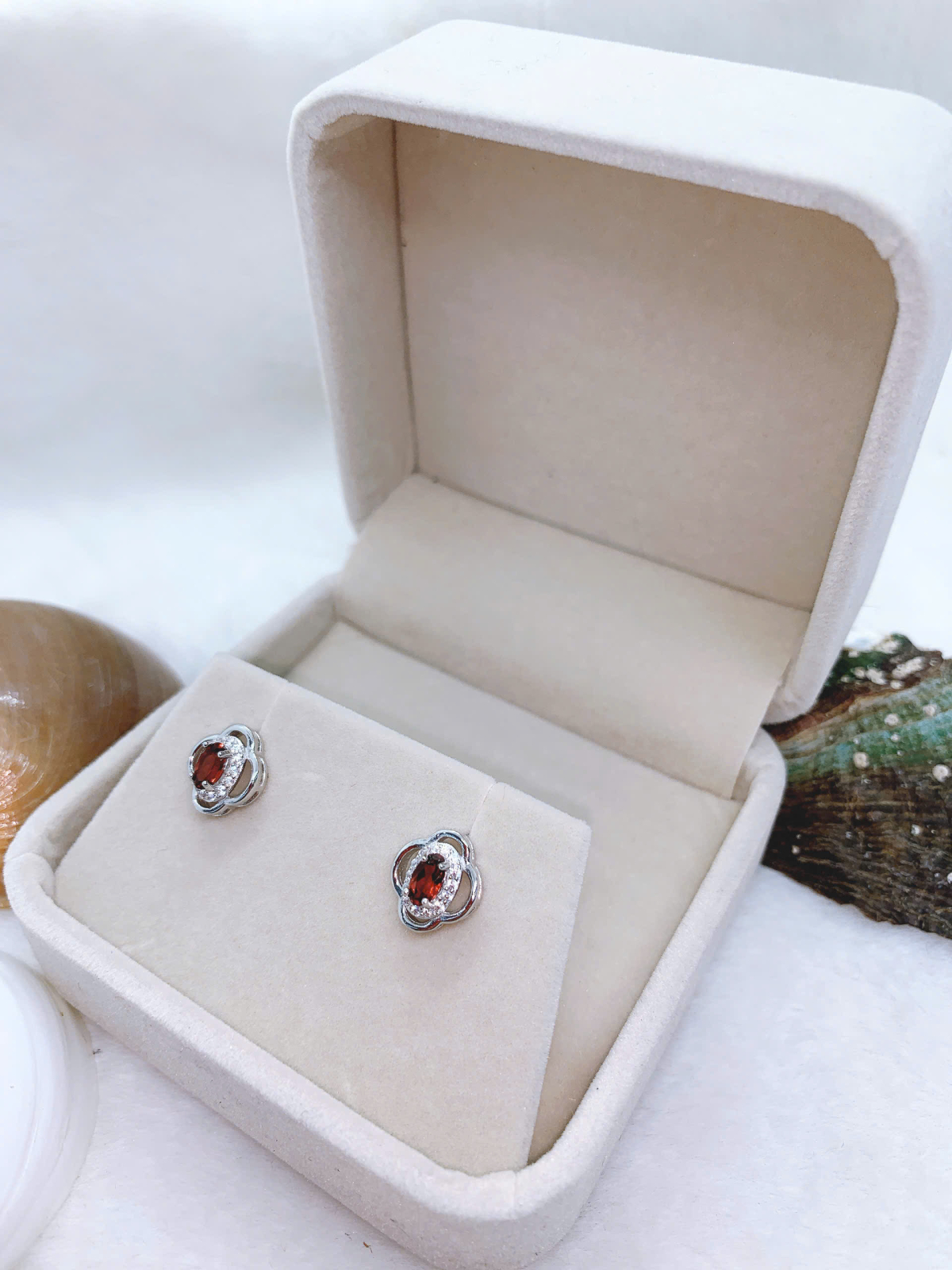 Hoa Tai Đá Garnet Bạc 925 - EGN87