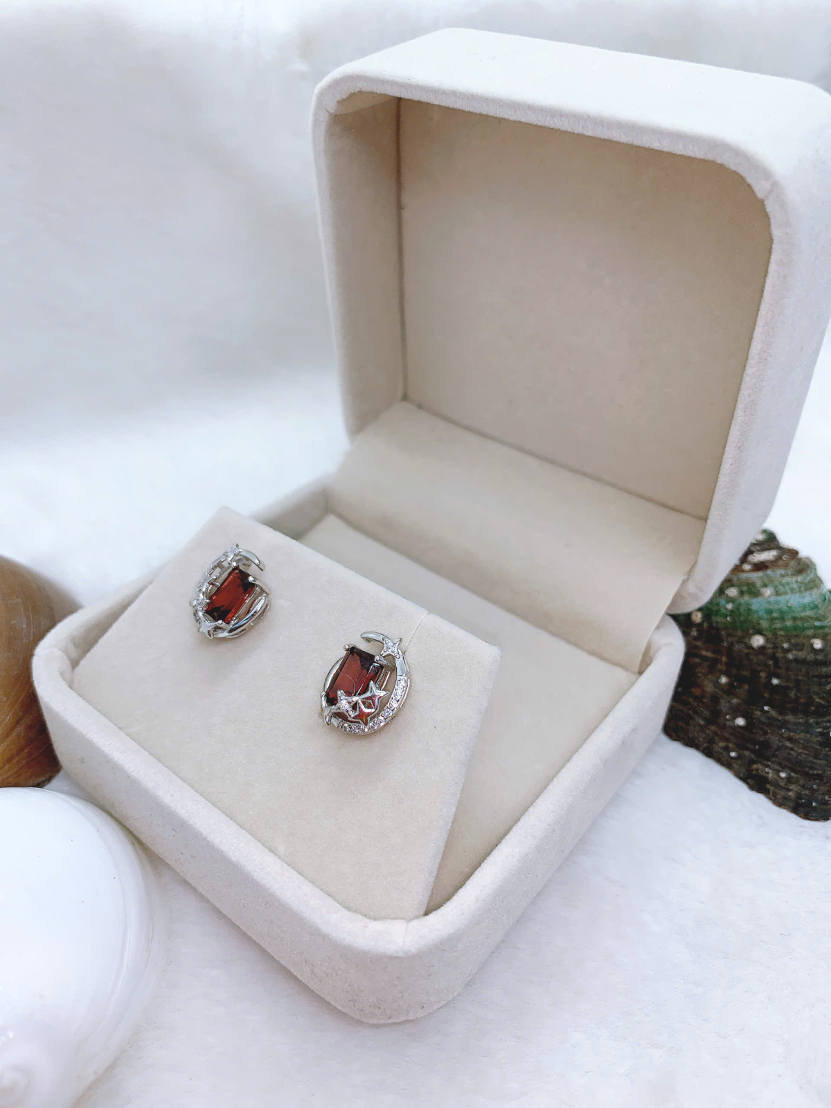 Hoa Tai Đá Garnet Bạc 925 - EGN95