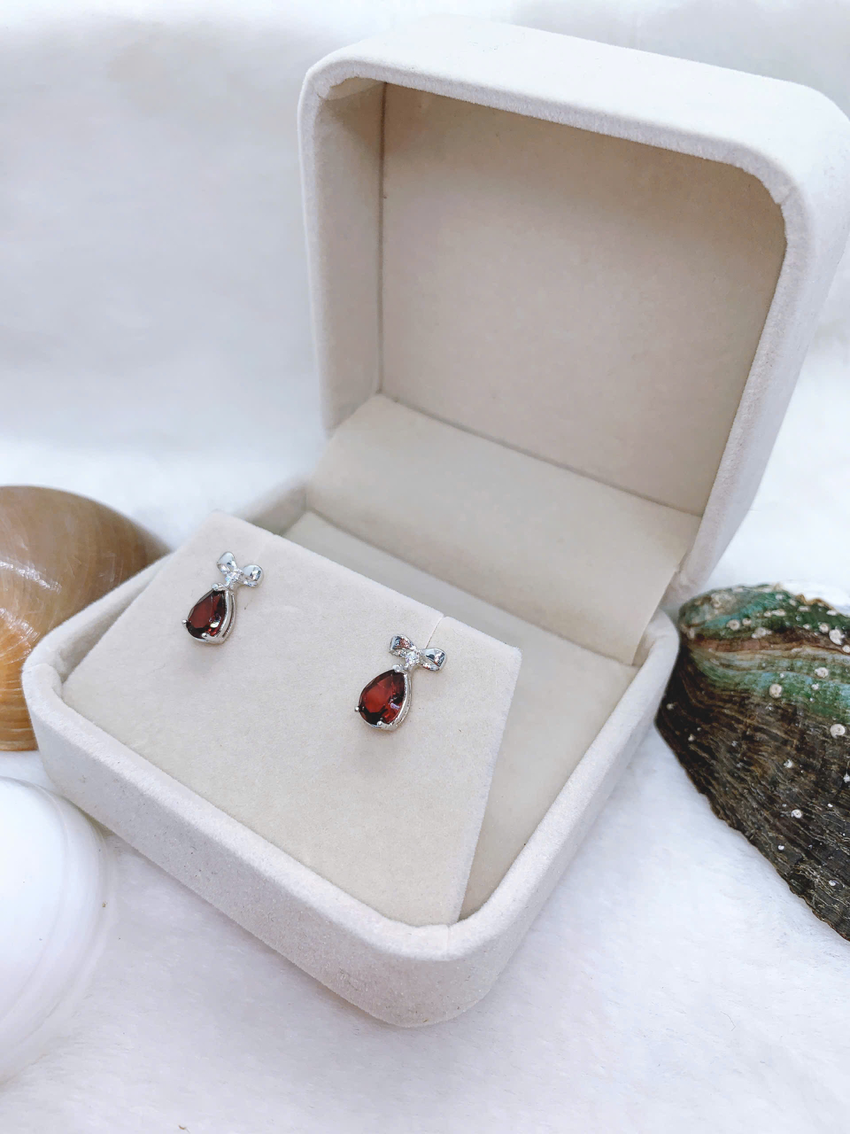 Hoa Tai Đá Garnet Bạc 925 - EGN81