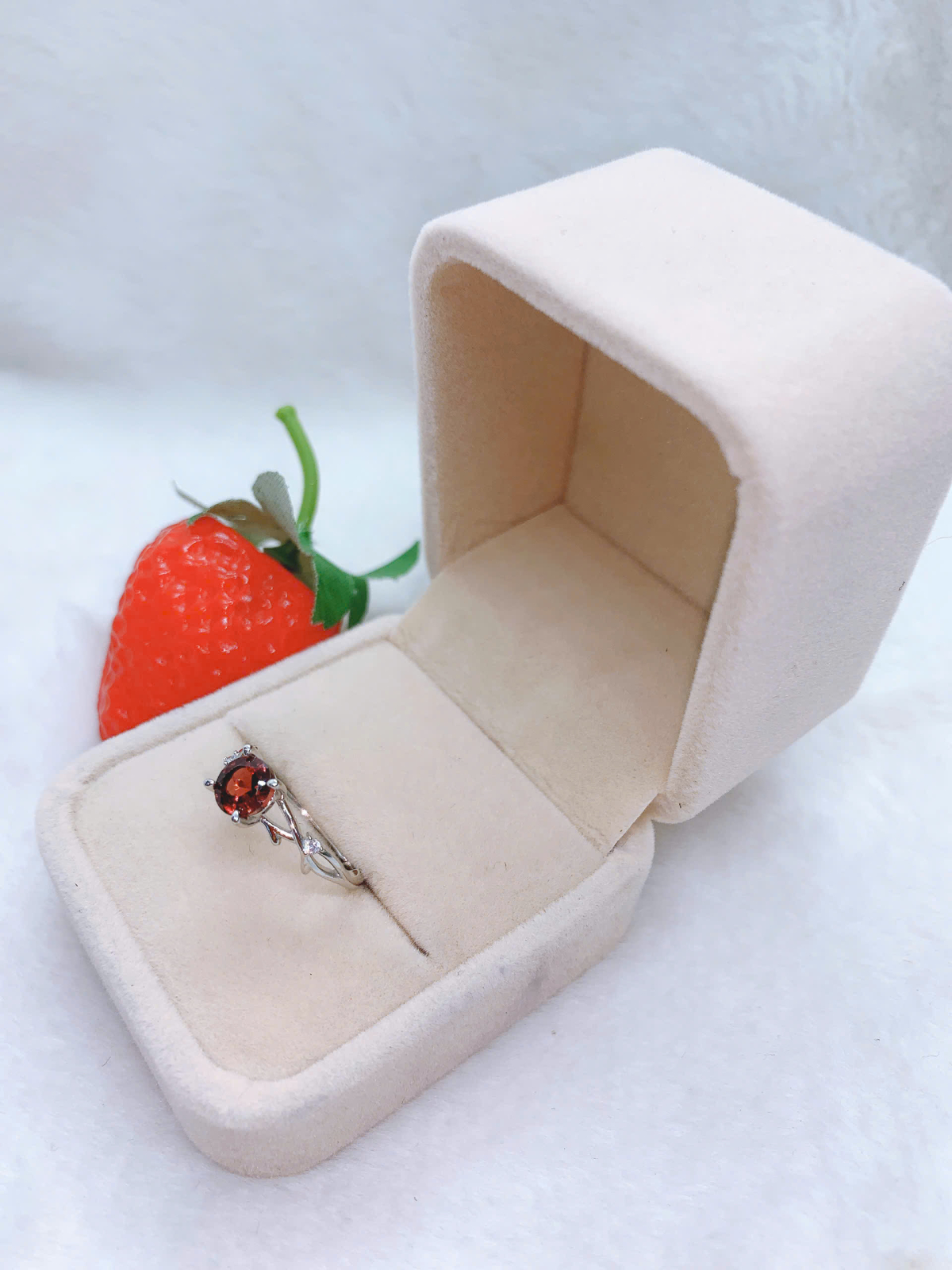 Nhẫn Đá Garnet Bạc 925 - RGN179