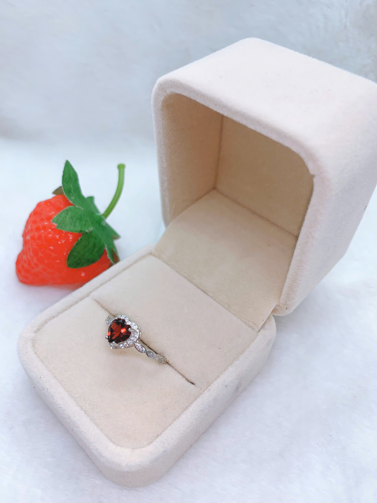 Nhẫn Đá Garnet Bạc 925 - RGN183