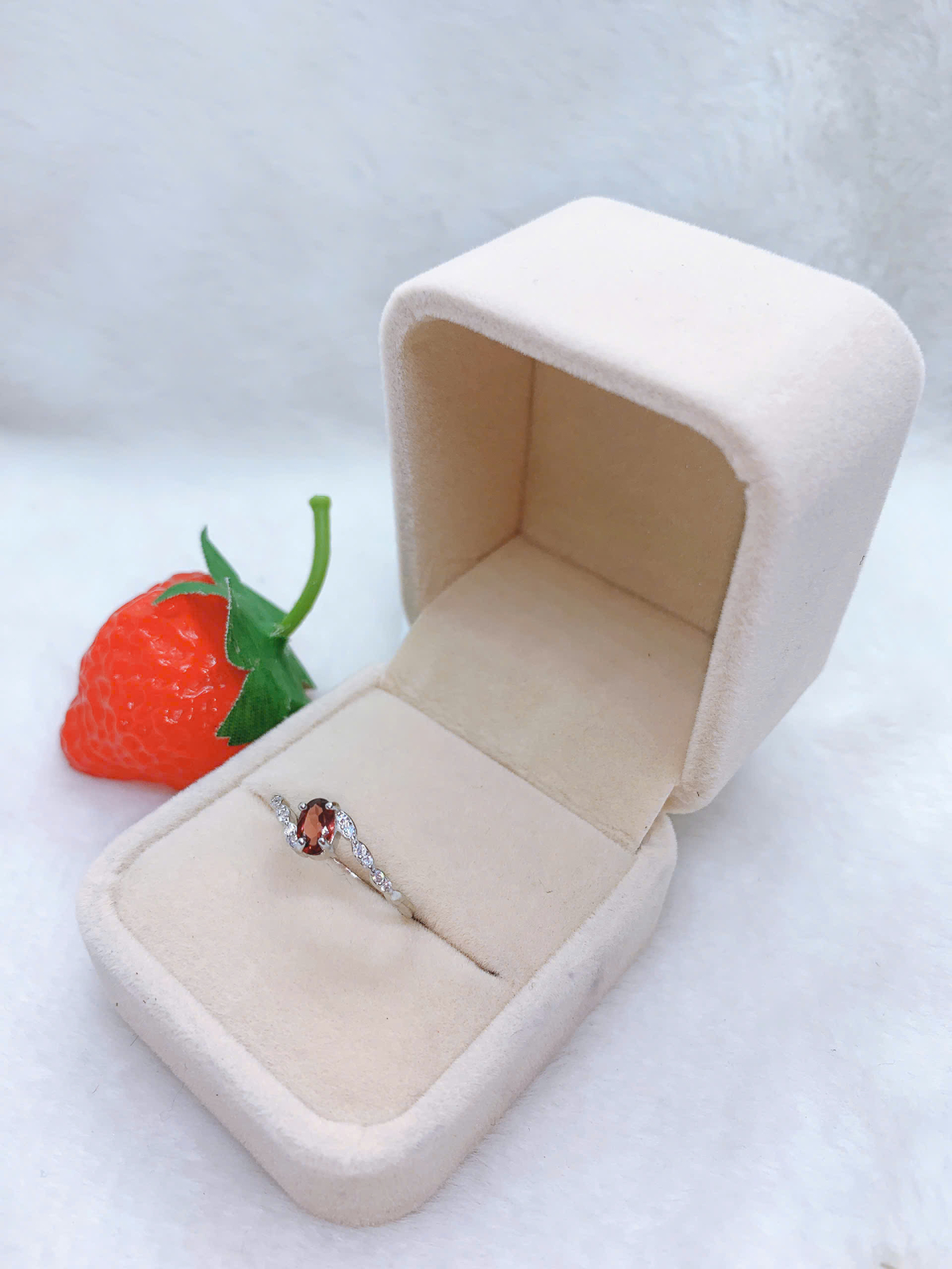 Nhẫn Đá Garnet Bạc 925 - RGN191