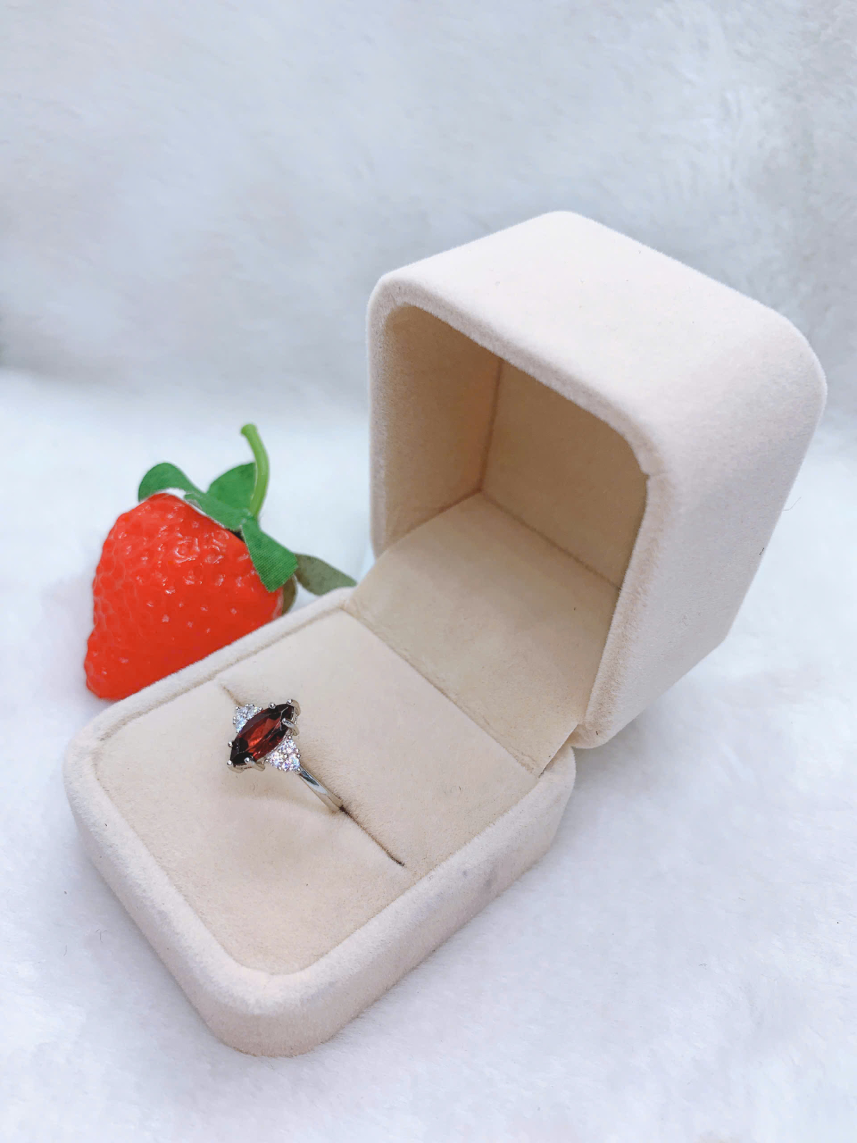 Nhẫn Đá Garnet Bạc 925 - RGN193