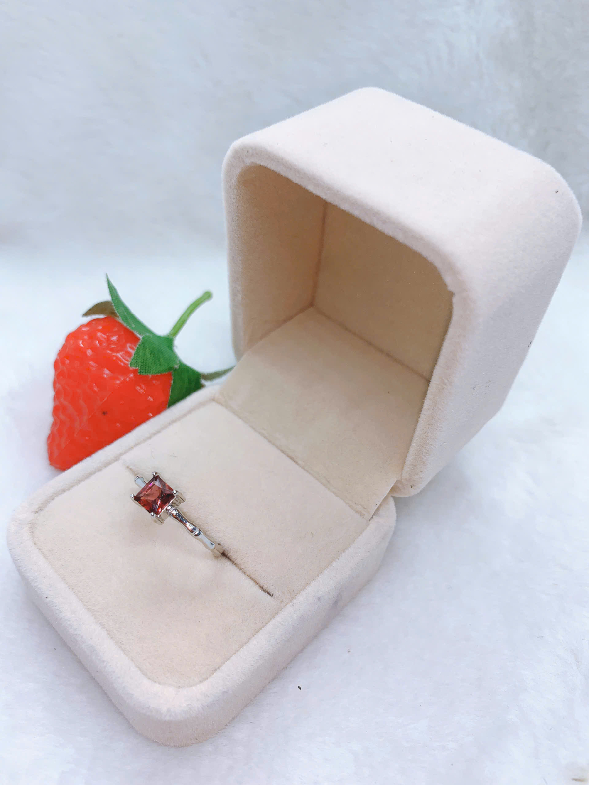 Nhẫn Đá Garnet Bạc 925 - RGN178