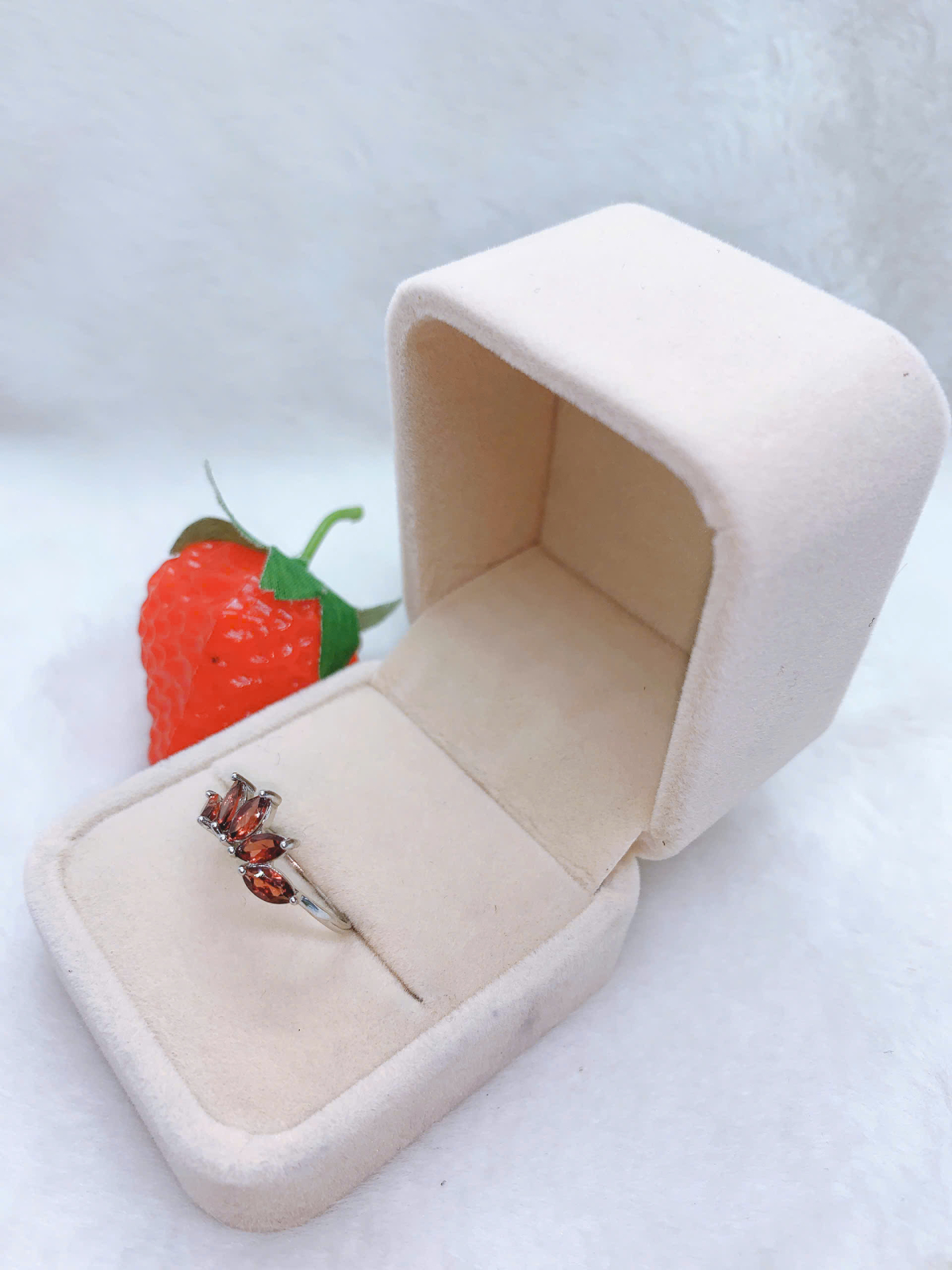 Nhẫn Đá Garnet Bạc 925 - RGN184