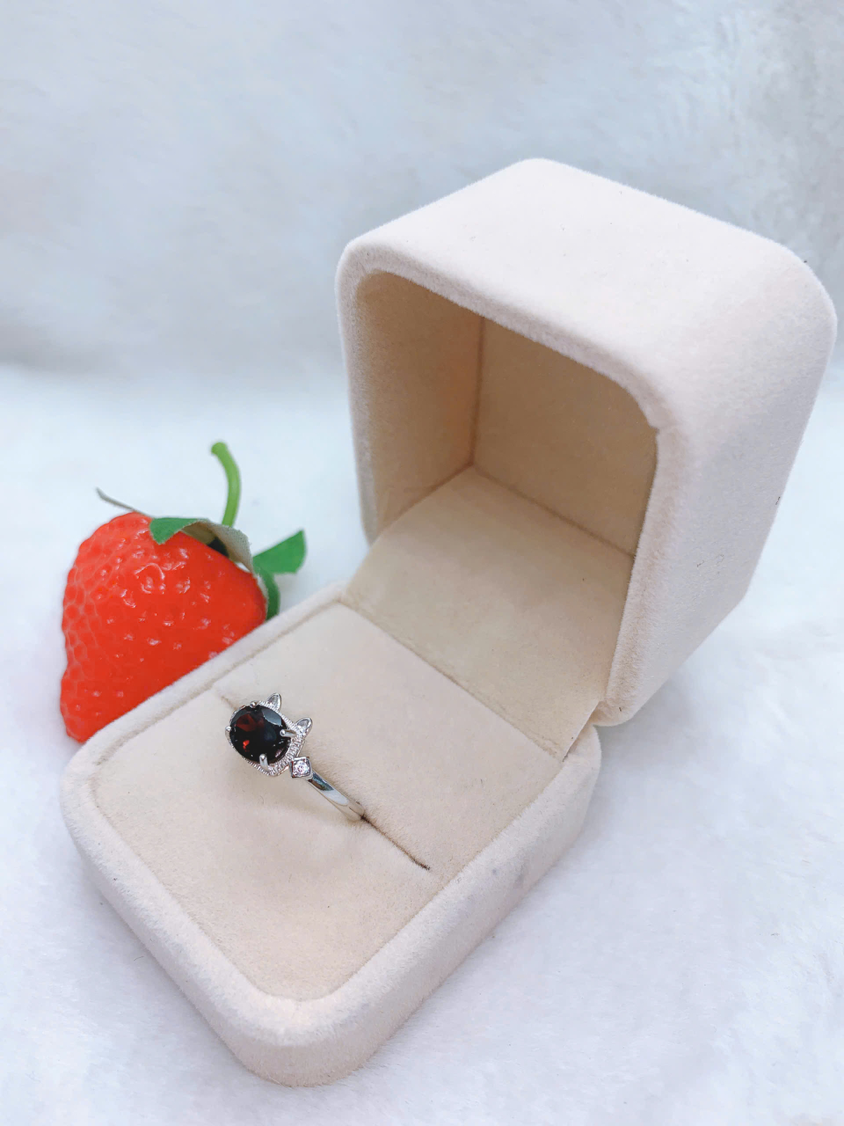 Nhẫn Đá Garnet Bạc 925 - RGN196