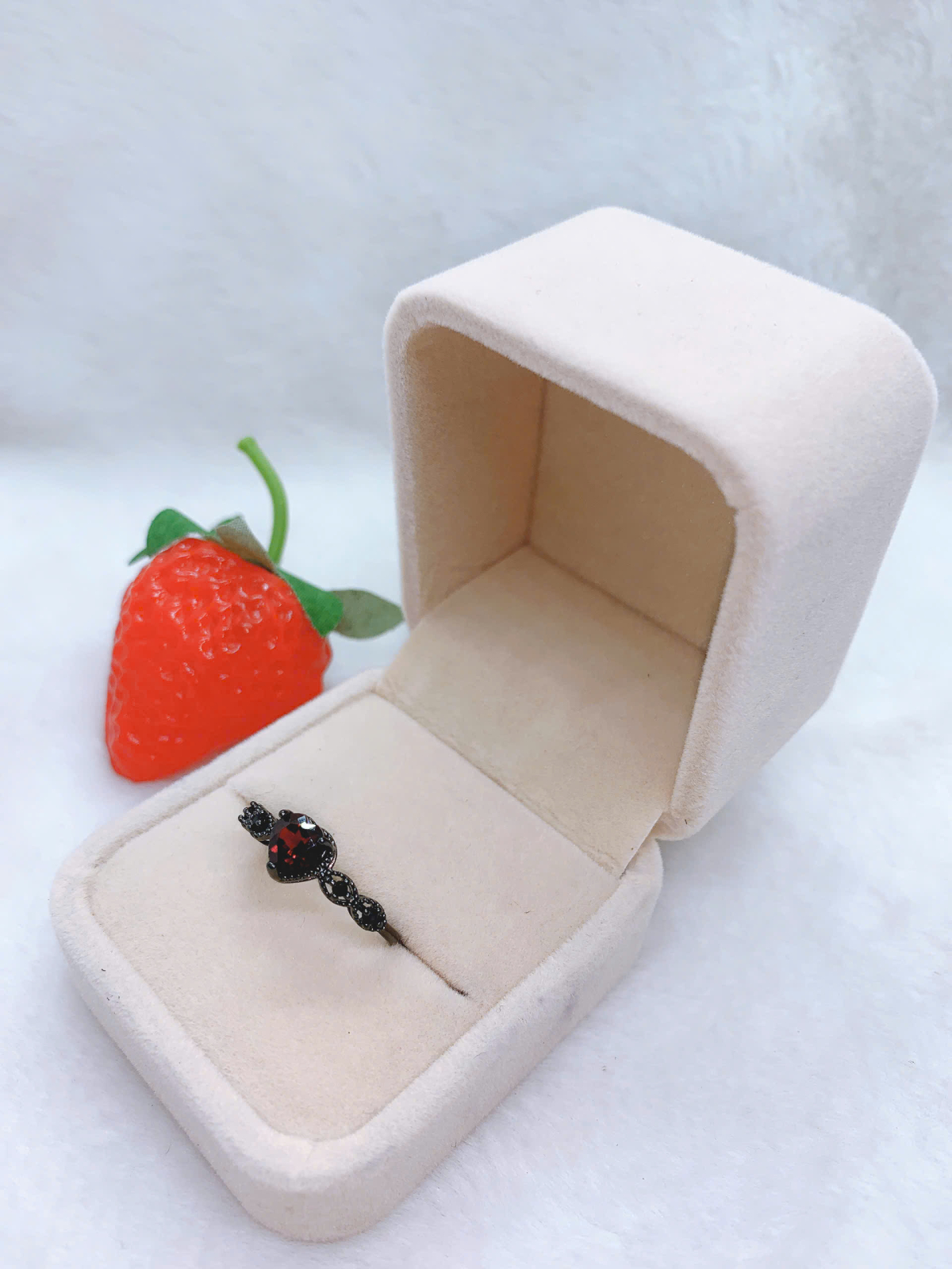 Nhẫn Đá Garnet Bạc 925 - RGN188