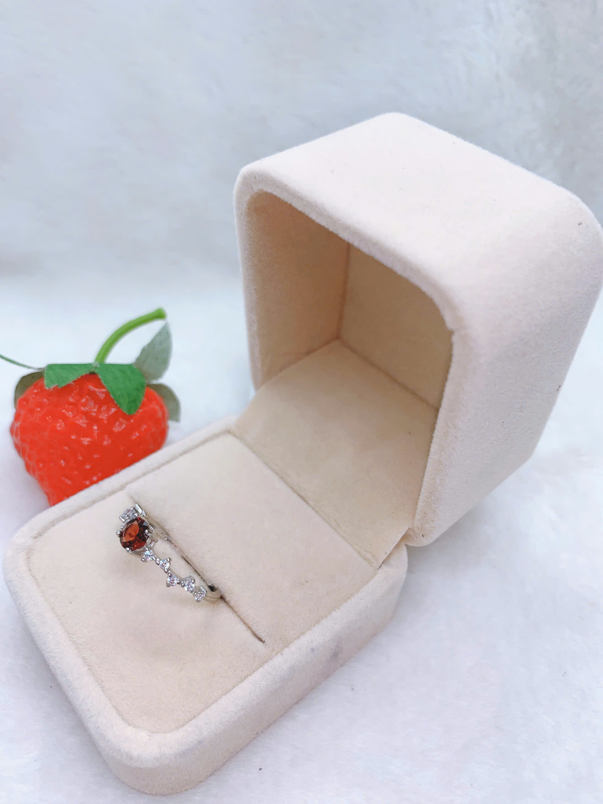 Nhẫn Đá Garnet Bạc 925 - RGN187