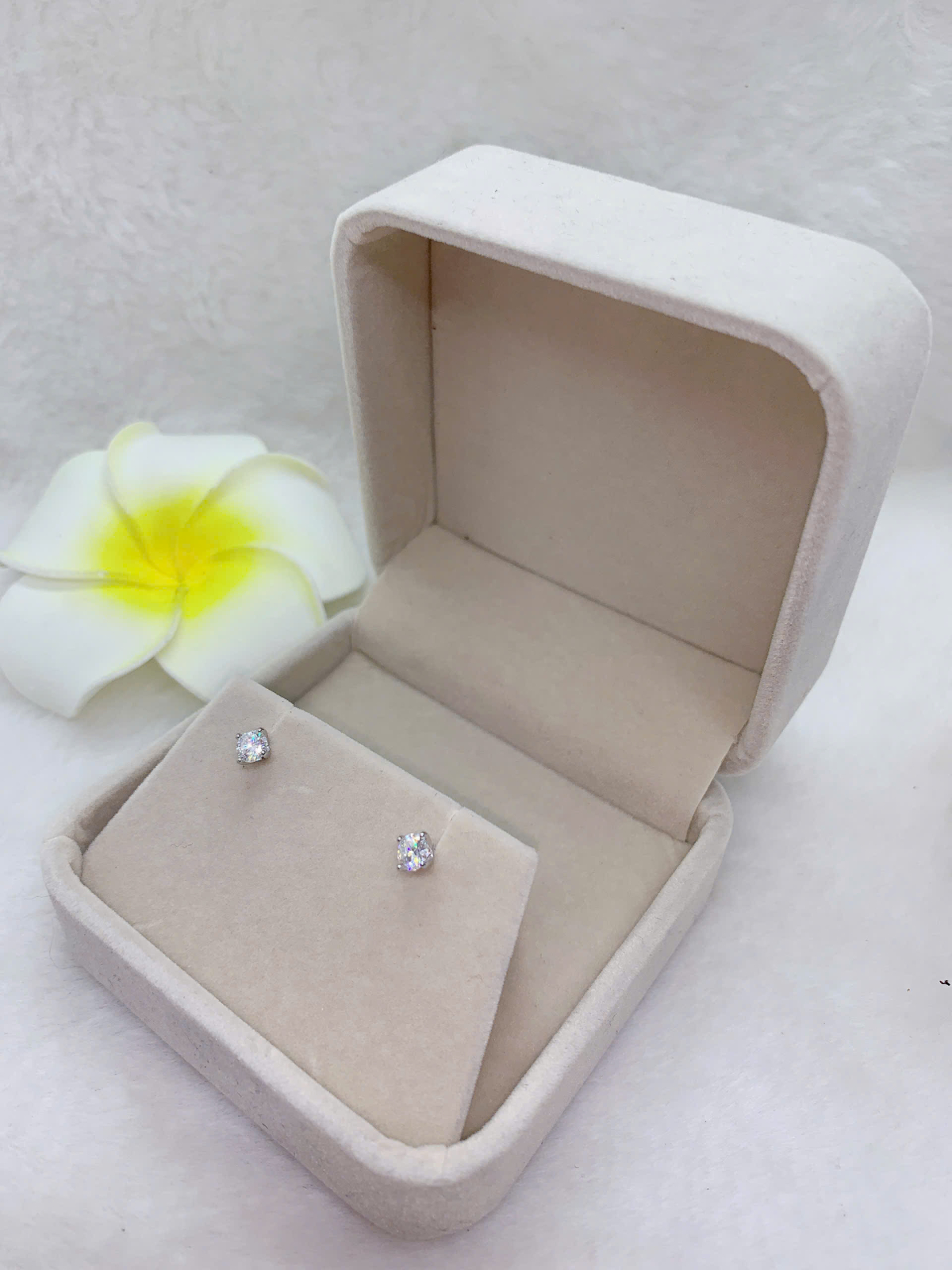 Hoa Tai Gắn Đá Moissanite Bạc 925-MX023