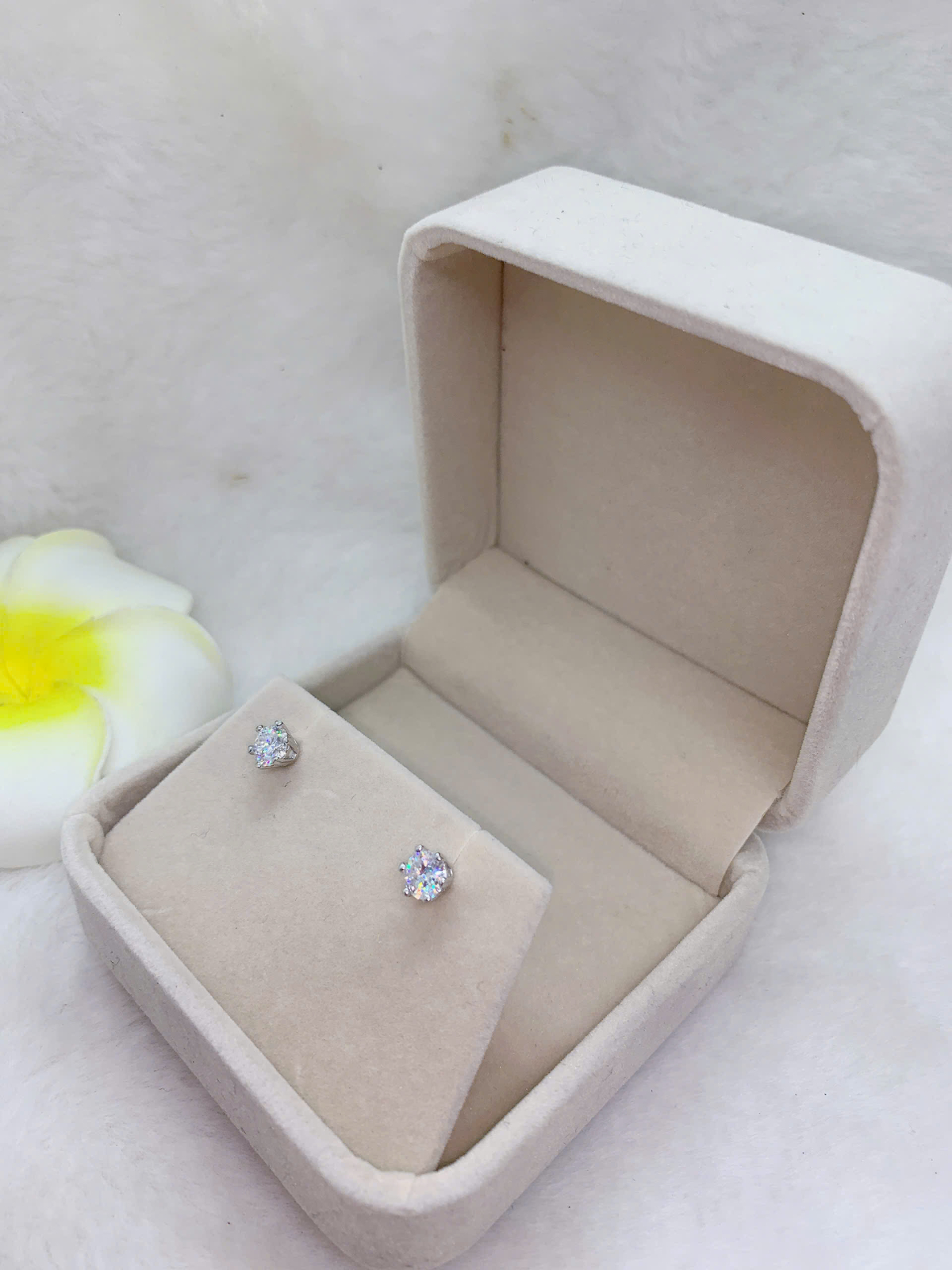 Hoa Tai Gắn Đá Moissanite Bạc 925-MX002