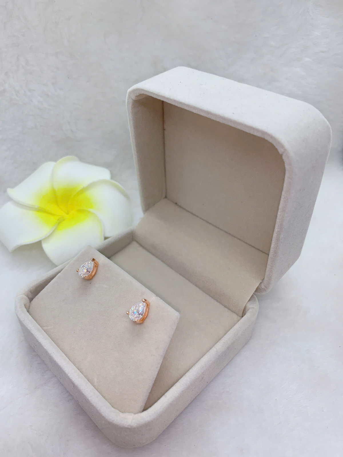 Hoa Tai Gắn Đá Moissanite Bạc 925-MX036