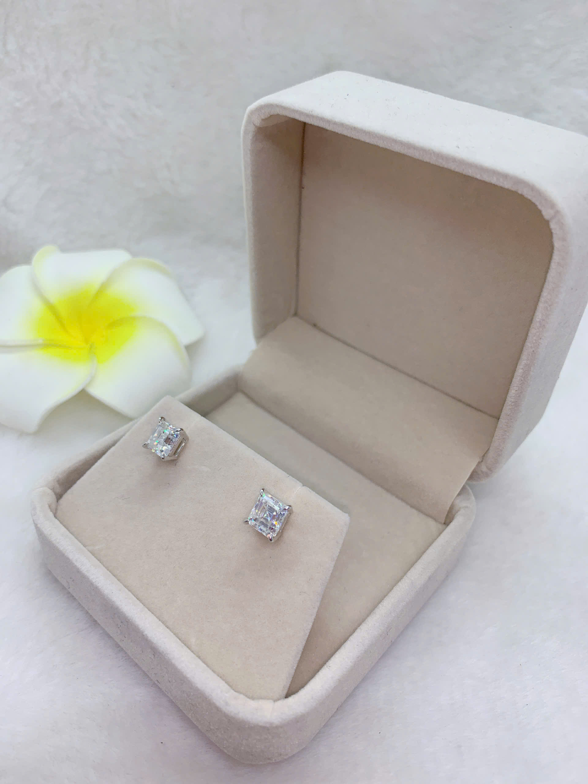 Hoa Tai Gắn Đá Moissanite Bạc 925-MX019
