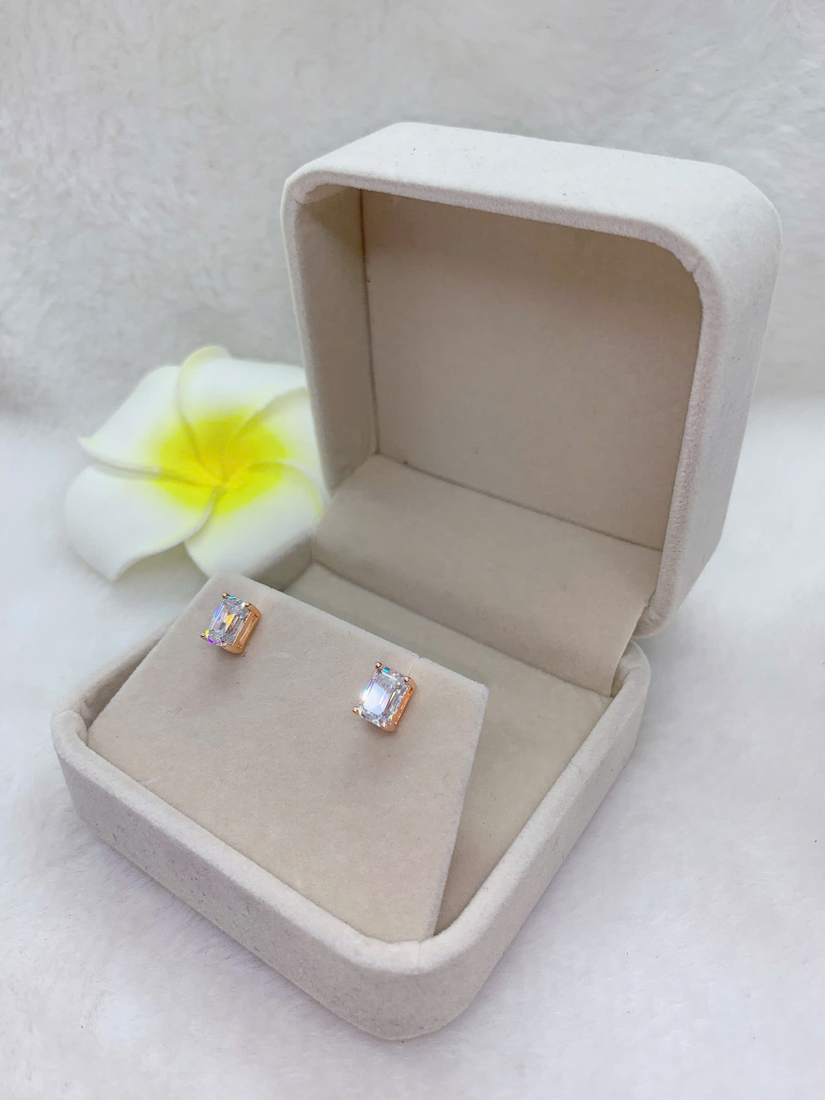 Hoa Tai Gắn Đá Moissanite Bạc 925-MX039