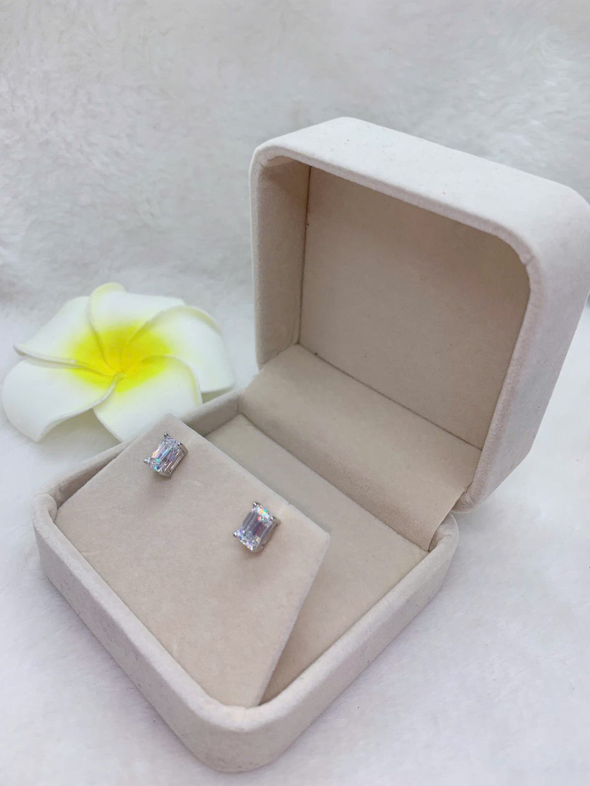 Hoa Tai Gắn Đá Moissanite Bạc 925-MX038