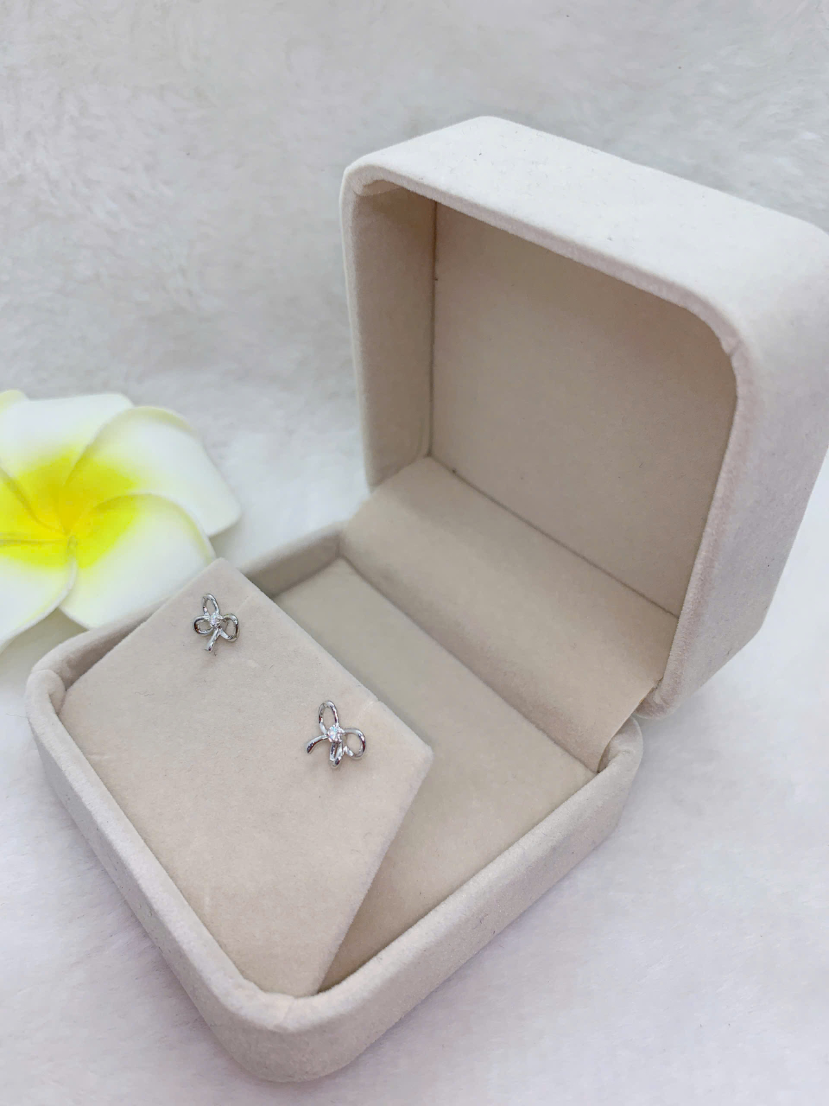 Hoa Tai Gắn Đá Moissanite Bạc 925-MX031