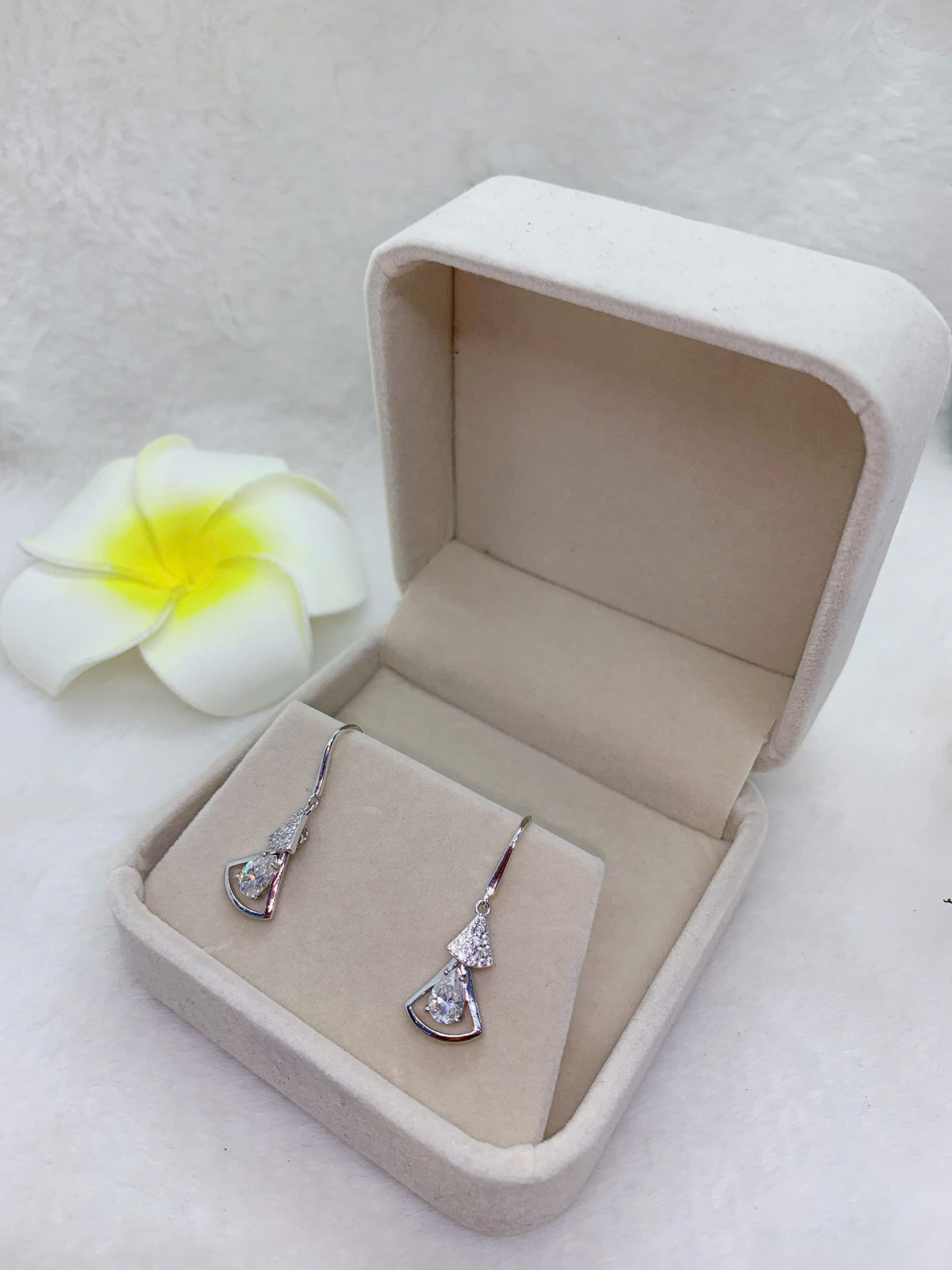 Hoa Tai Gắn Đá Moissanite Bạc 925-MX021