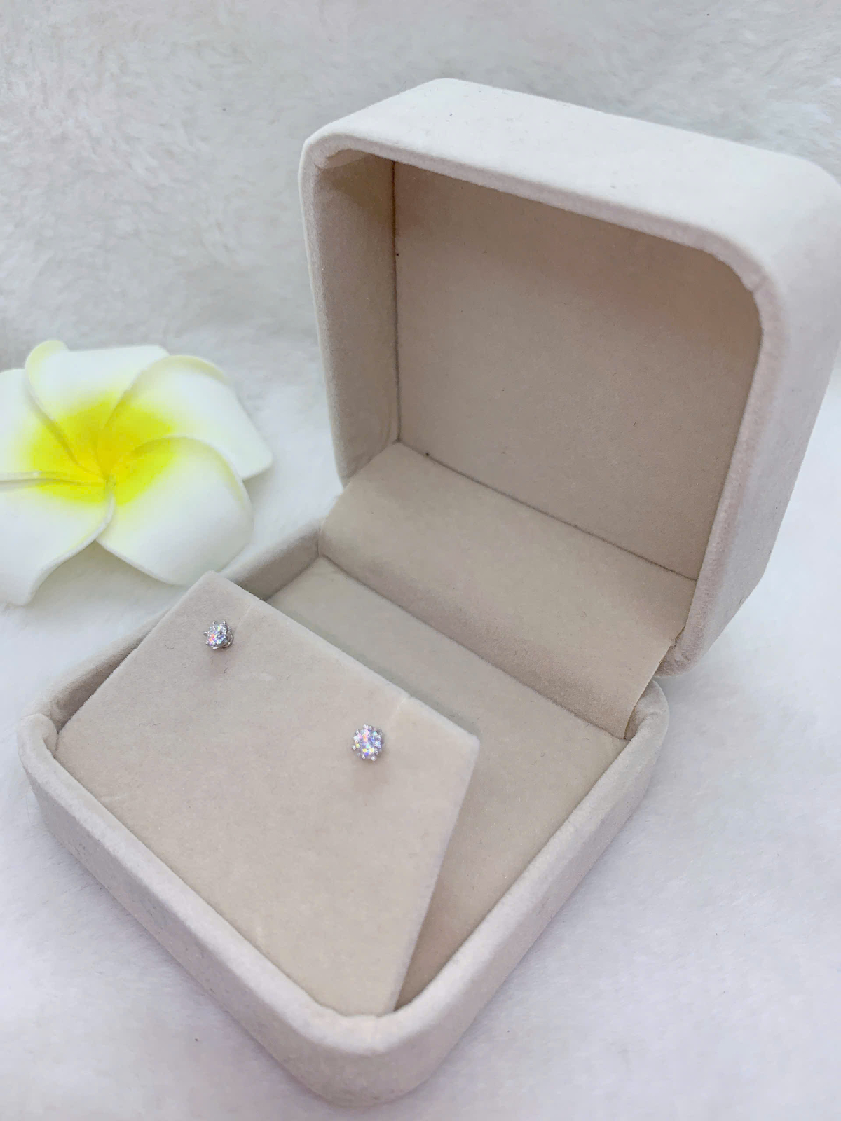 Hoa Tai Gắn Đá Moissanite Bạc 925-MX007