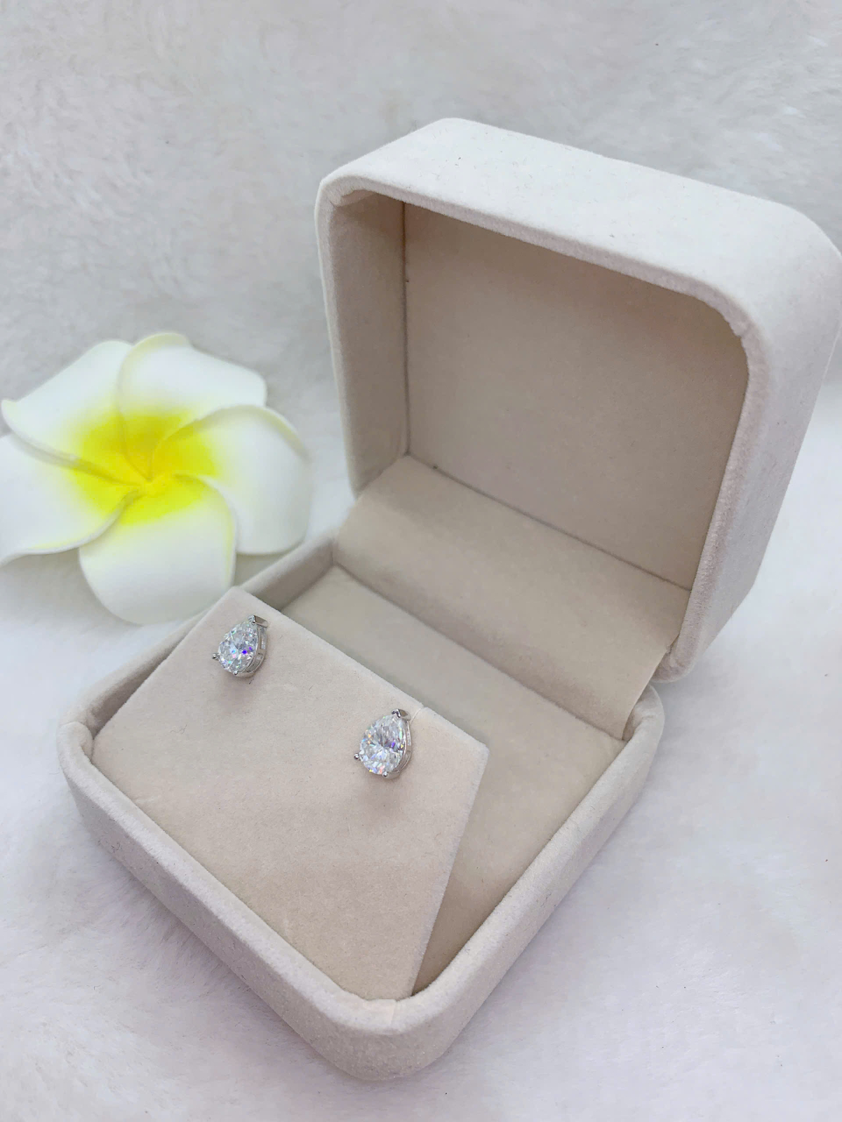 Hoa Tai Gắn Đá Moissanite Bạc 925-MX037
