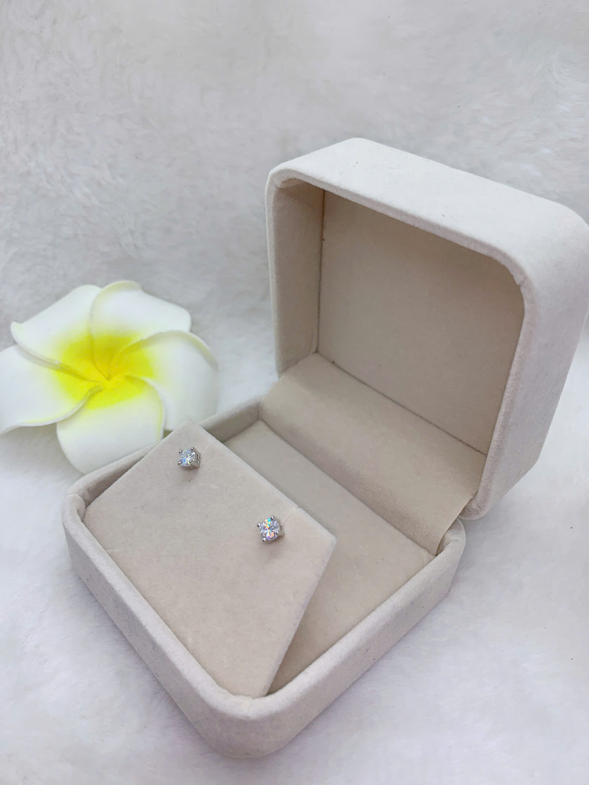 Hoa Tai Gắn Đá Moissanite Bạc 925-MX046