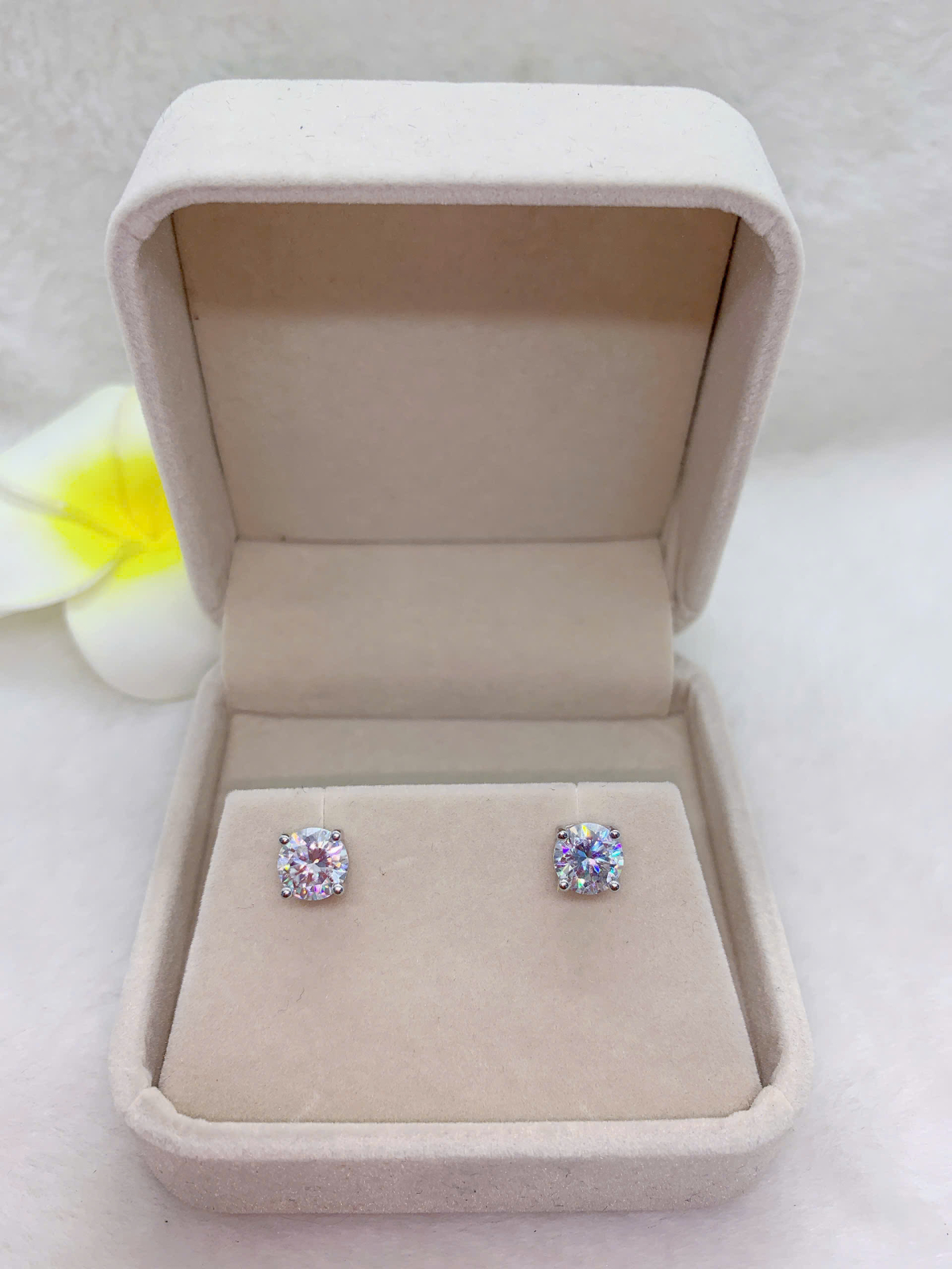 Hoa Tai Gắn Đá Moissanite Bạc 925-EMX034