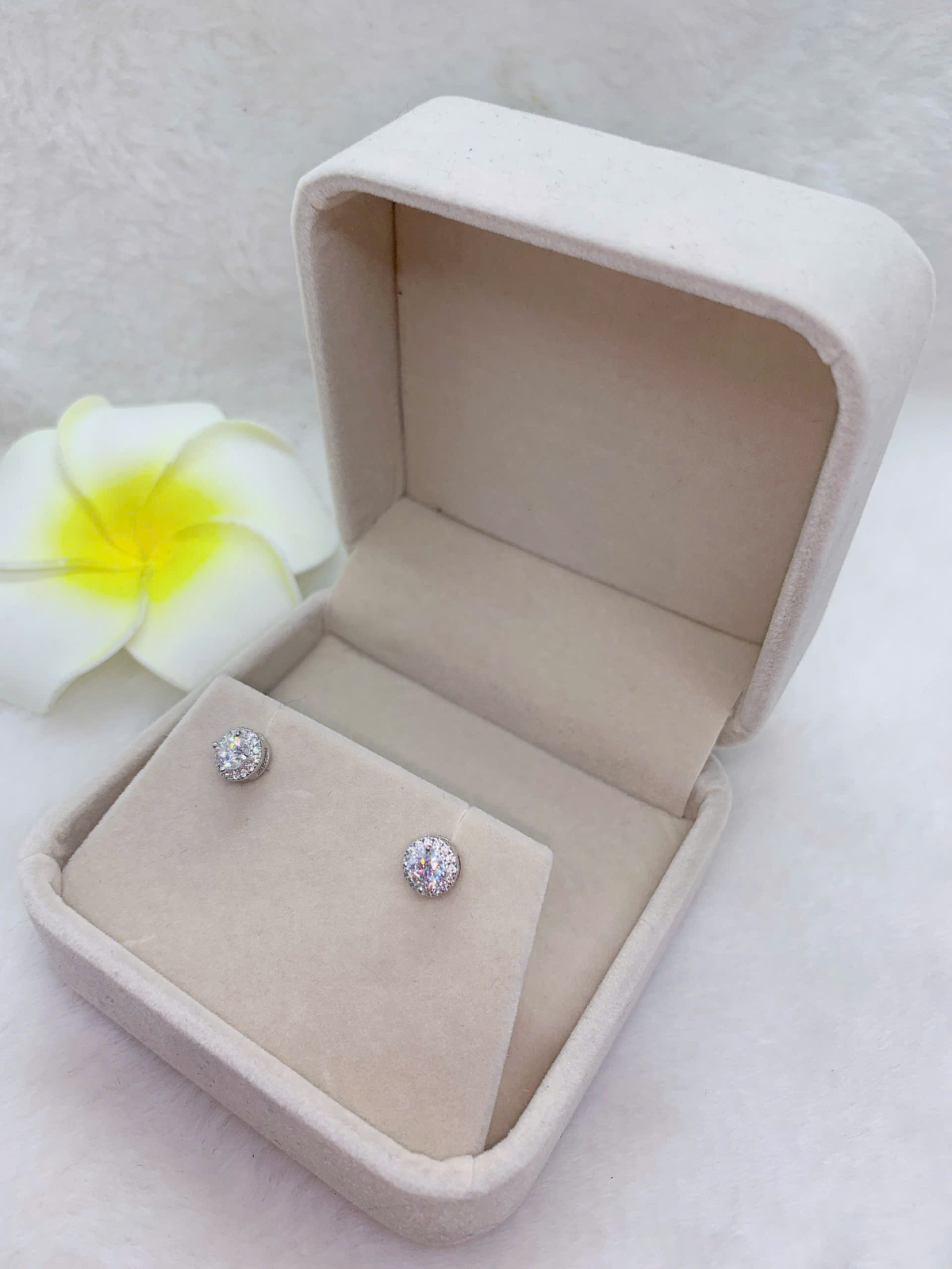 Hoa Tai Gắn Đá Moissanite Bạc 925-MX042