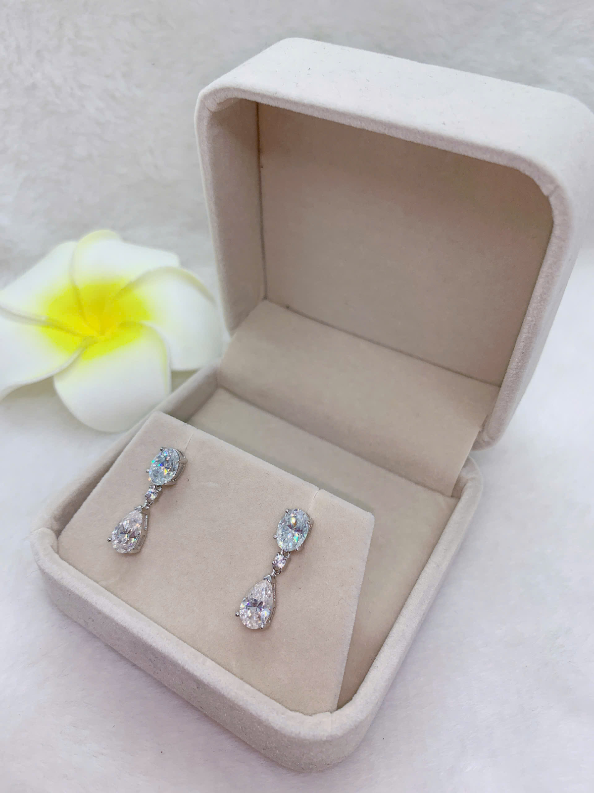 Hoa Tai Gắn Đá Moissanite Bạc 925-MX003
