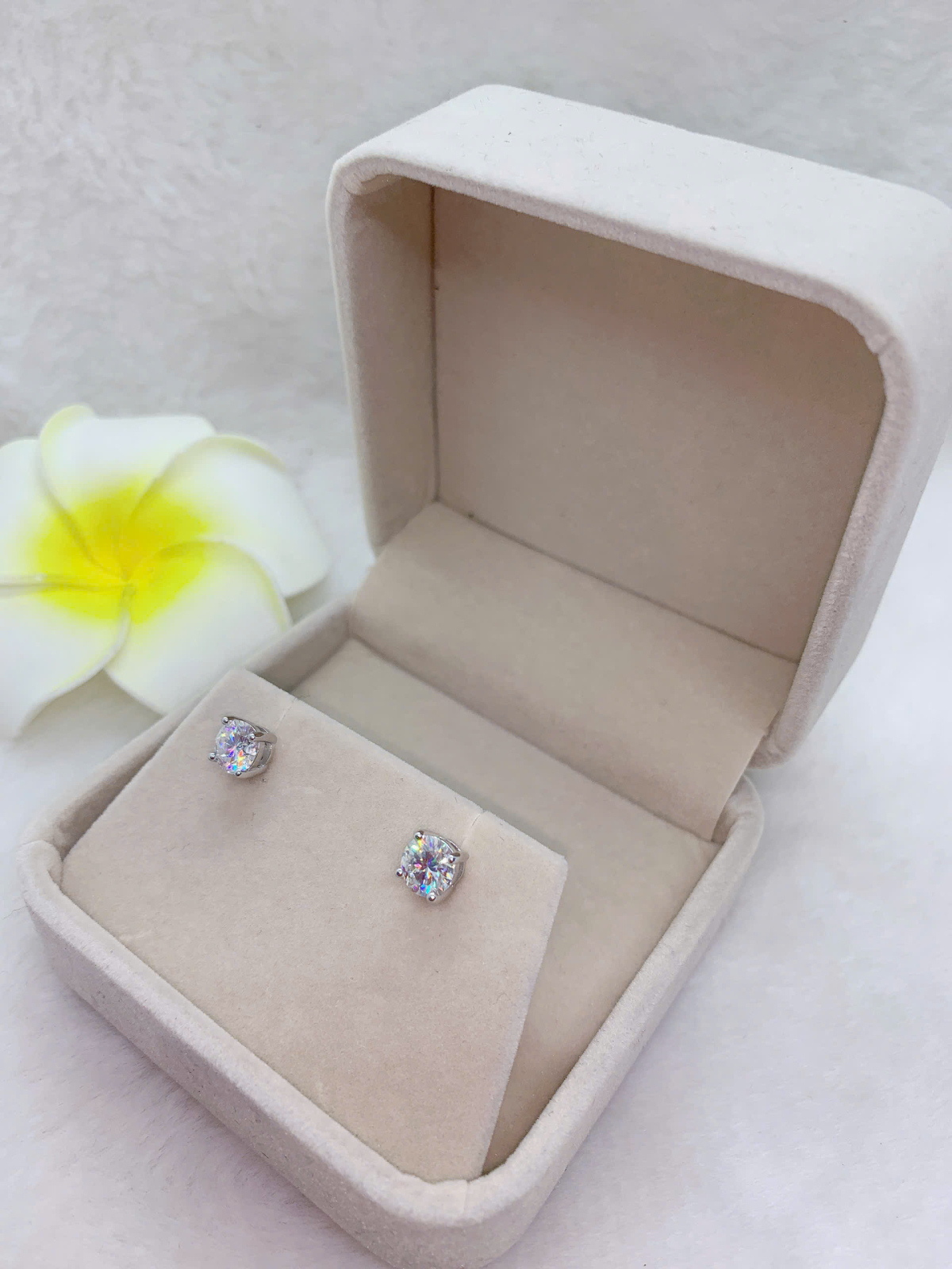 Hoa Tai Gắn Đá Moissanite Bạc 925-MX027