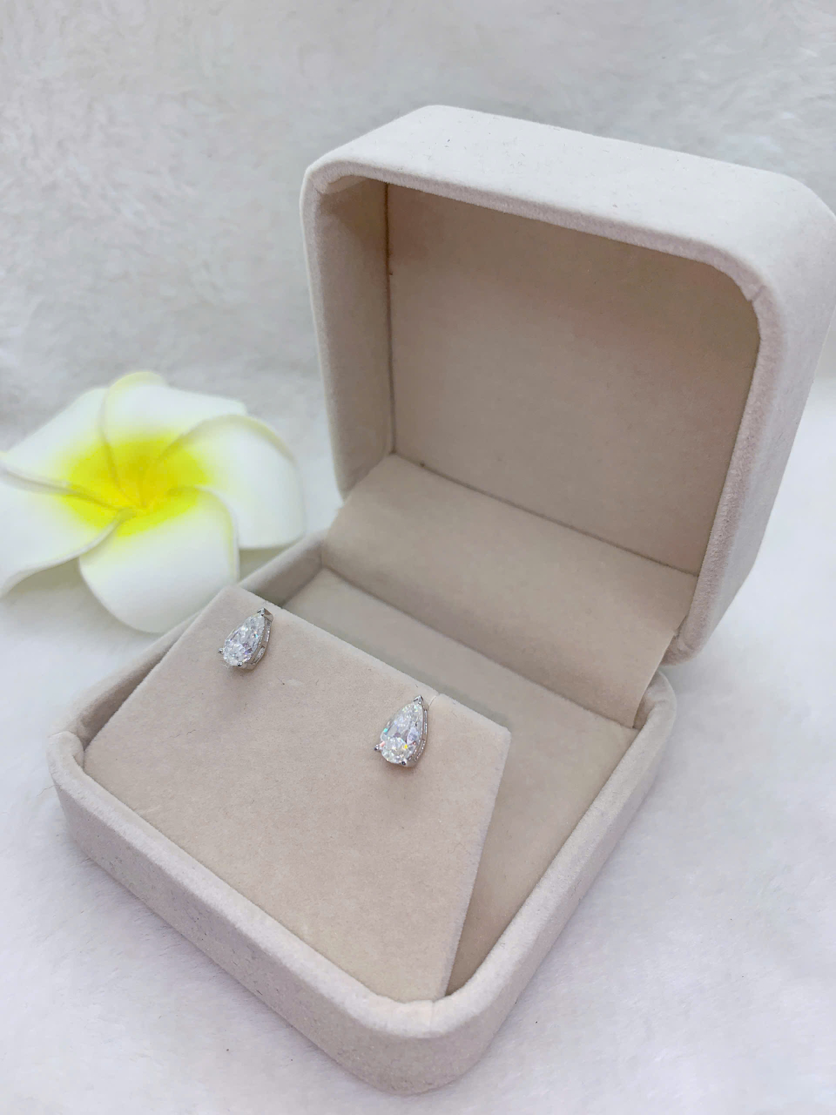 Hoa Tai Gắn Đá Moissanite Bạc 925-MX035