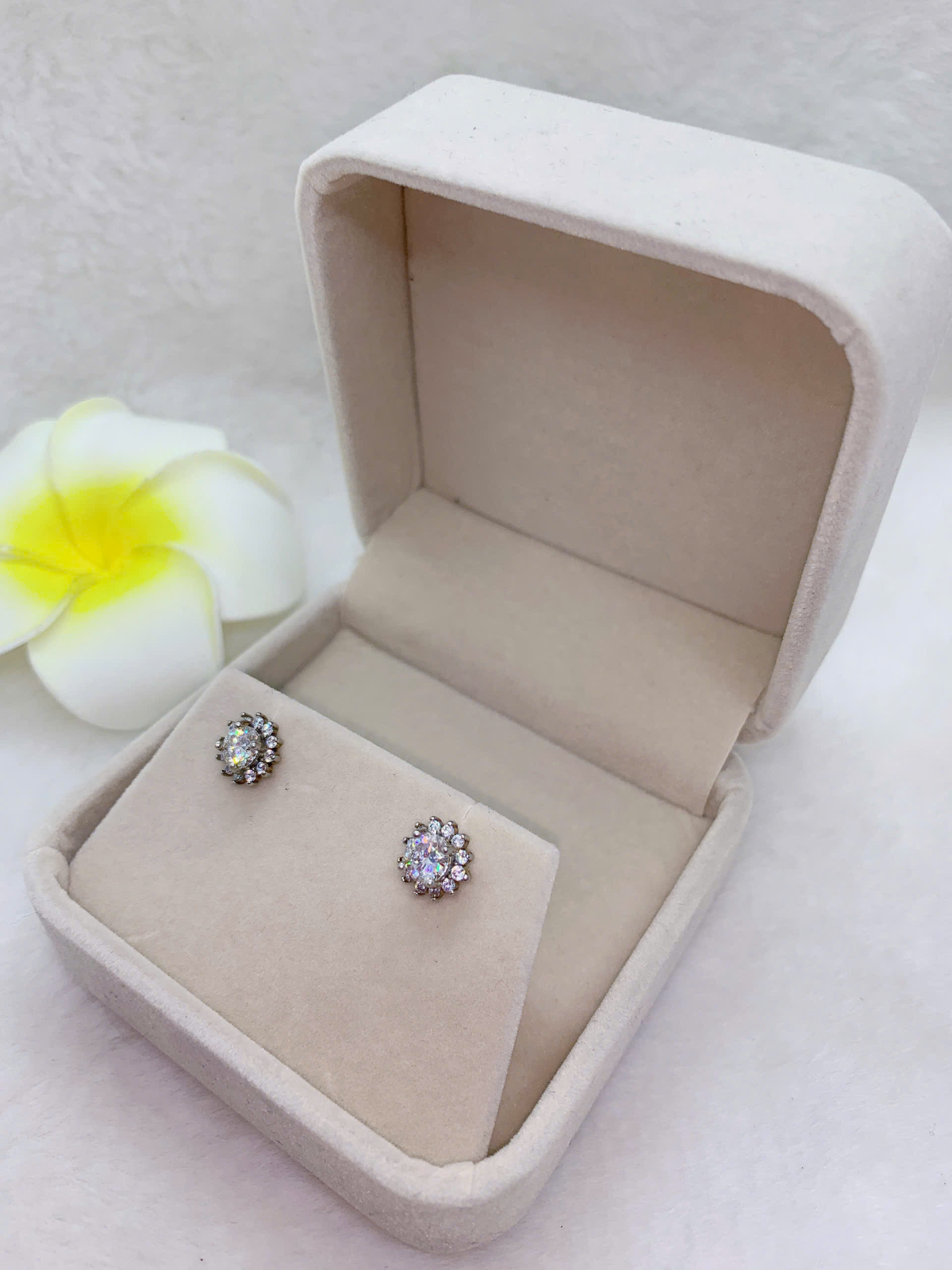 Hoa Tai Gắn Đá Moissanite Bạc 925-MX032