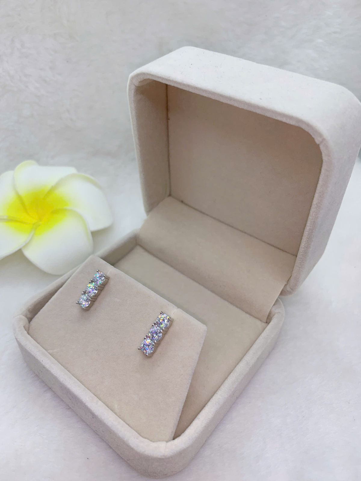 Hoa Tai Gắn Đá Moissanite Bạc 925-MX024