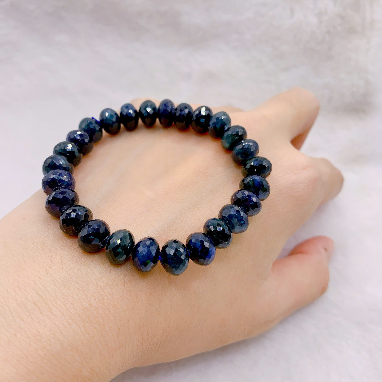 Vòng Tay đá Sapphire thiên nhiên cắt giác cao cấp 8mm