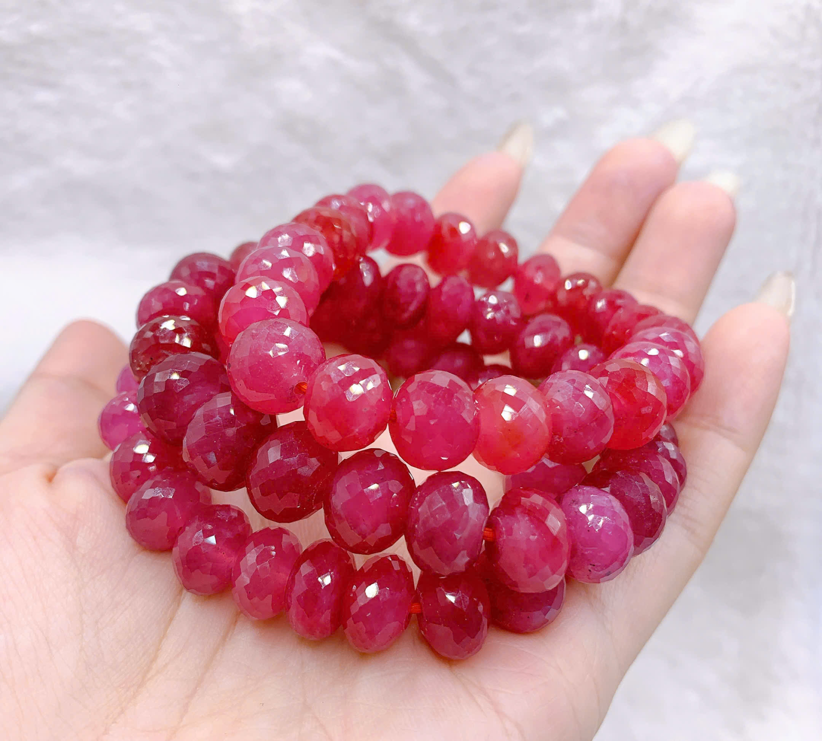Vòng chuỗi Ruby Thái đỏ cắt giác 9mm