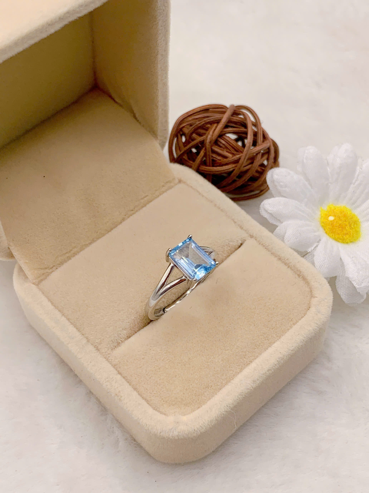 Nhẫn Đá Topaz 6*8mm Bạc 925 - BT102