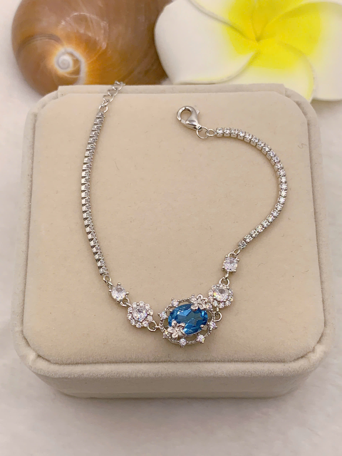 Lắc Tay Đá Topaz 6*8mm Bạc 925 - BT028