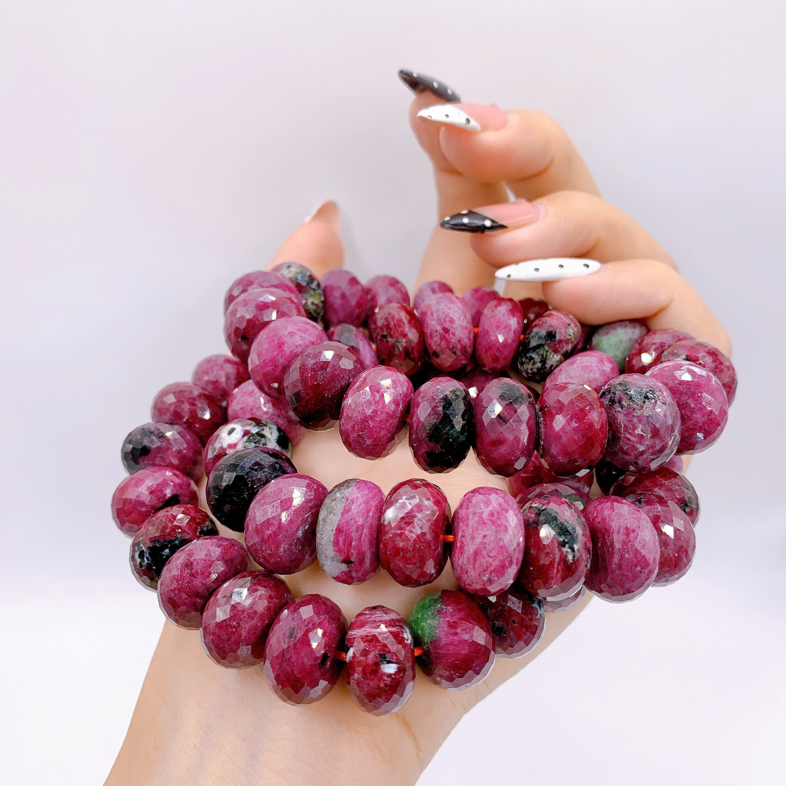 Vòng chuỗi Ruby Nam Phi hạt bầu cắt giác size 15mm