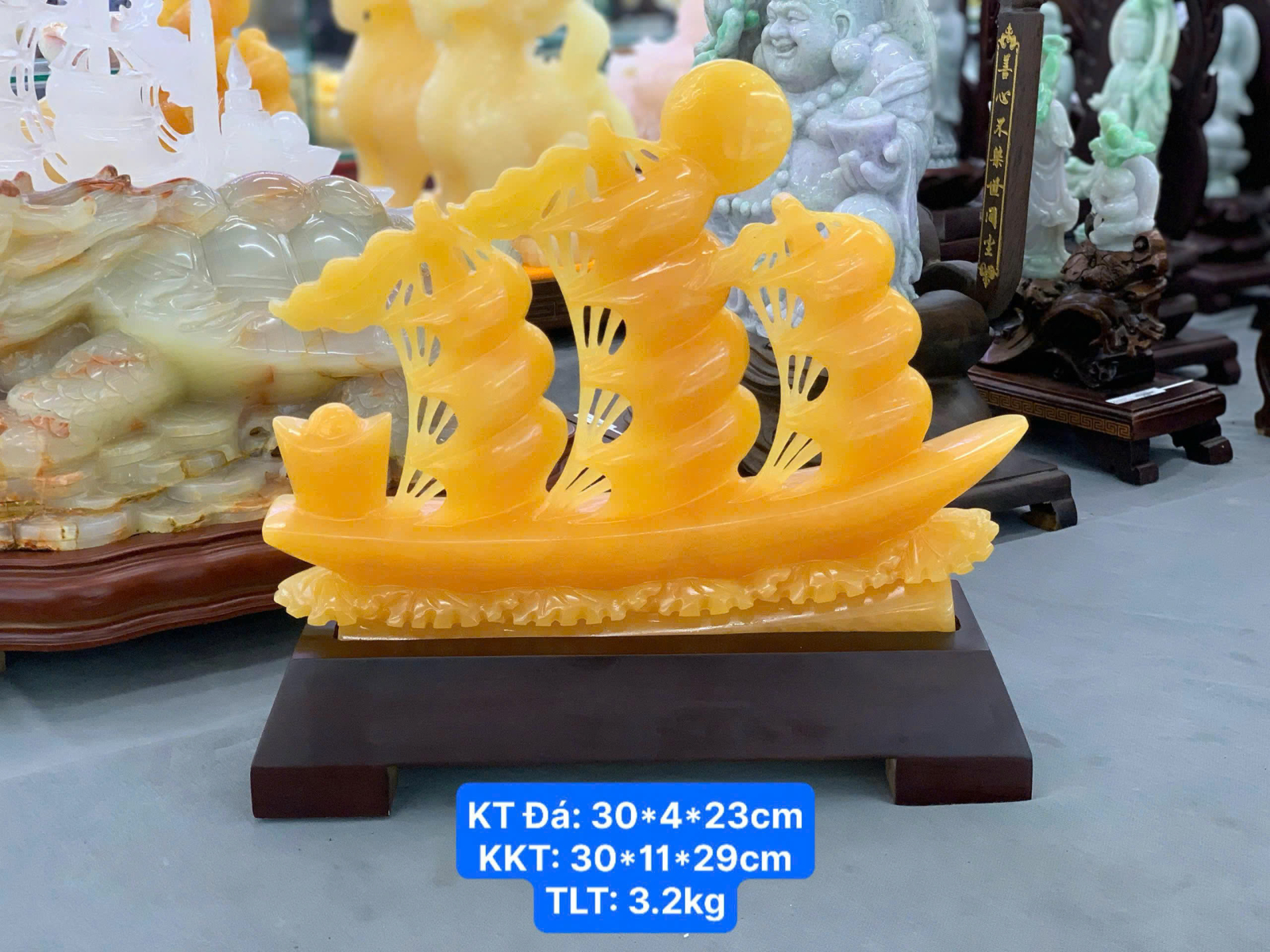 Thuyền buồm Ngọc Hoàng Long (KT: 30*4*23cm )